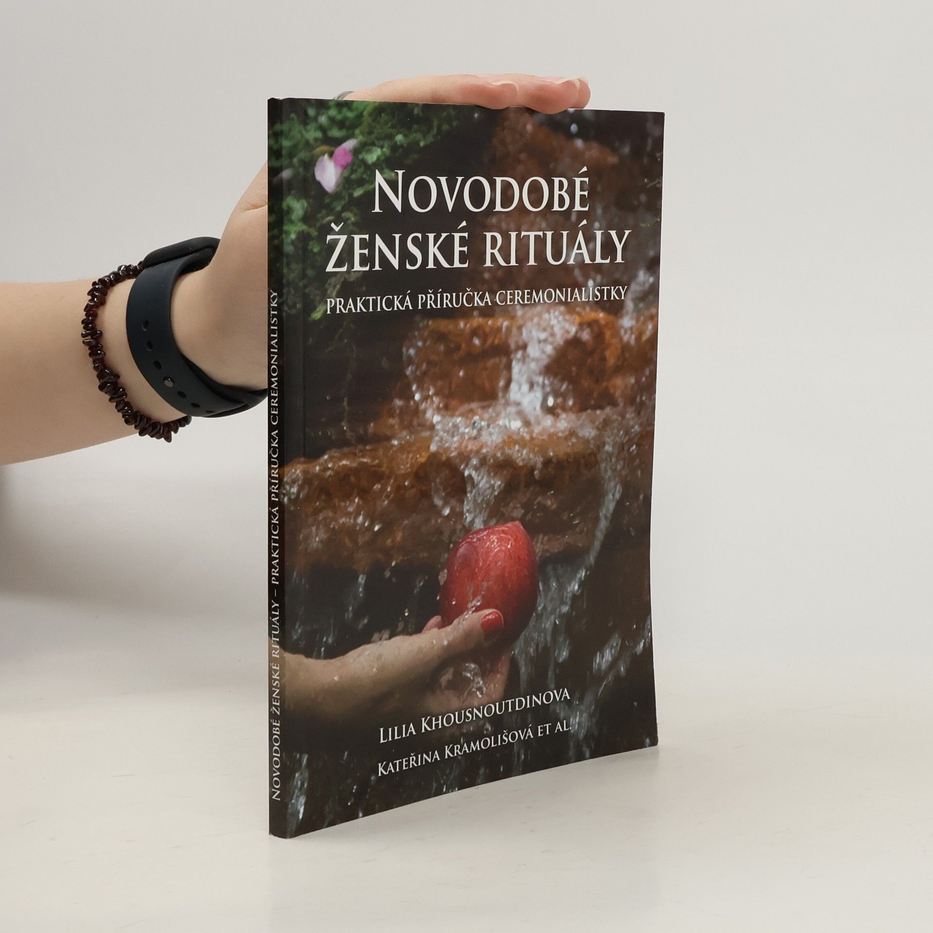 Lilia Khousnoutdinova Novodobé ženské rituály : praktická příručka ceremonialistky