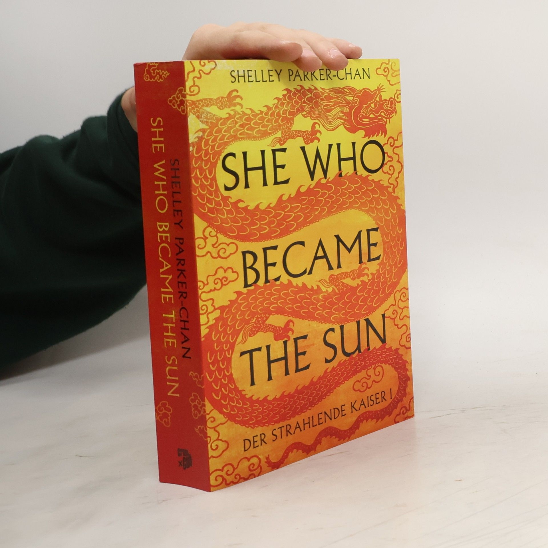 She Who Became the Sun. Der strahlende Kaiser I