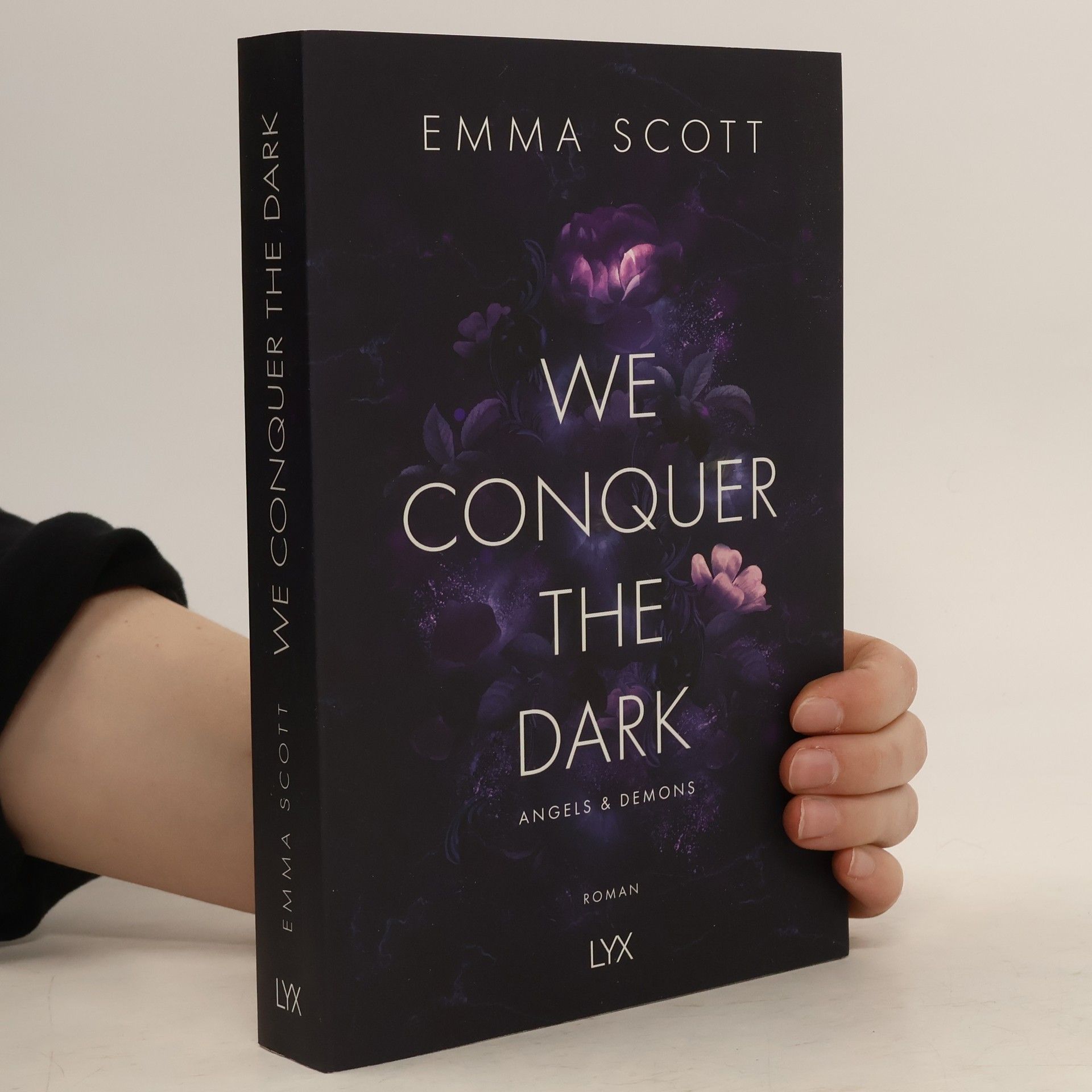 Emma Scott We Conquer the Dark
