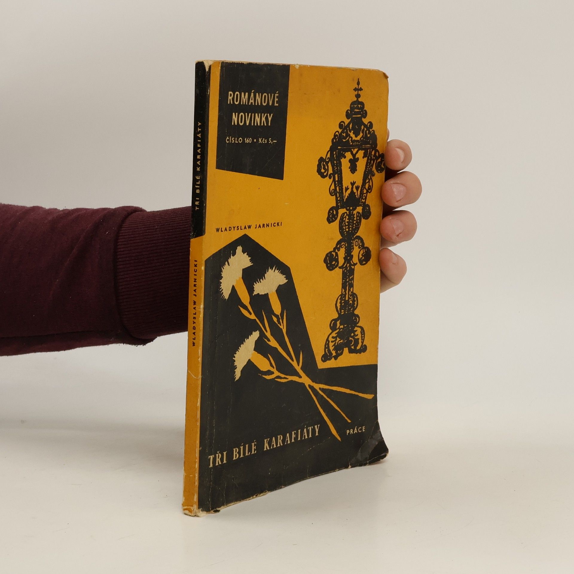 Tři bílé karafiáty