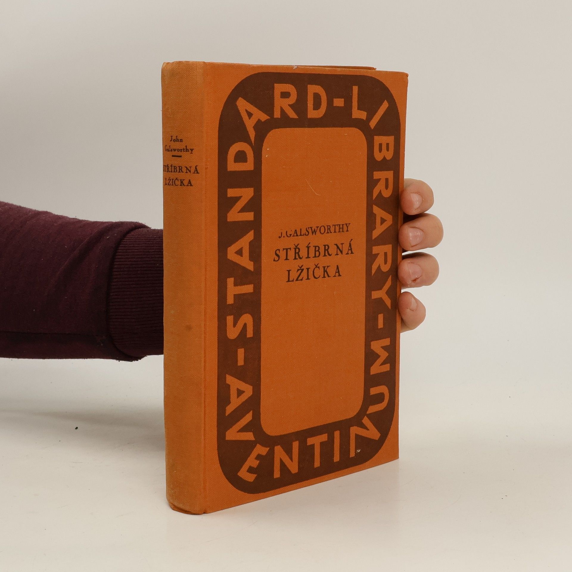John Galsworthy Stříbrná lžička: Sága rodu Forsytů V. díl