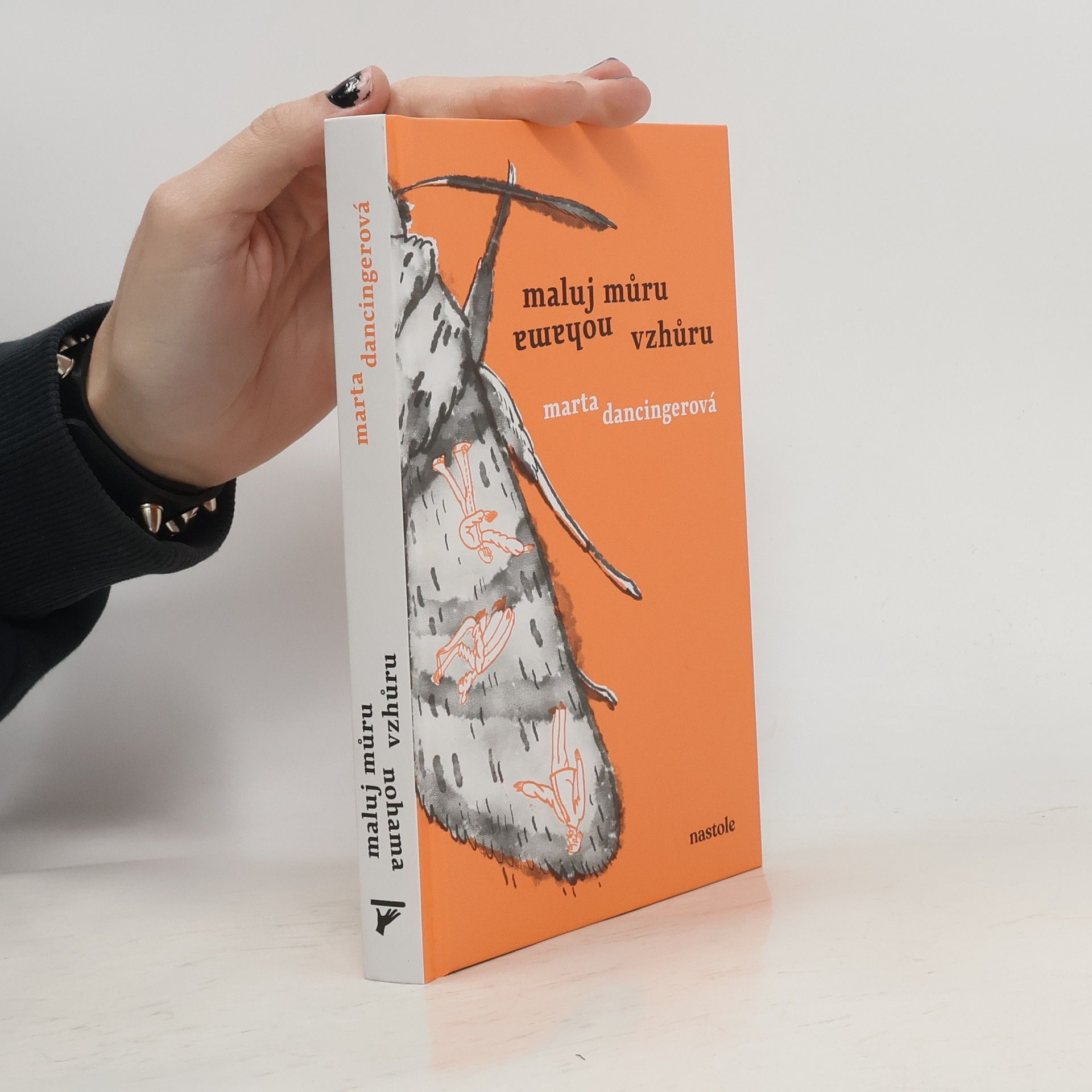 Marta Dancingerová Maluj můru nohama vzhůru