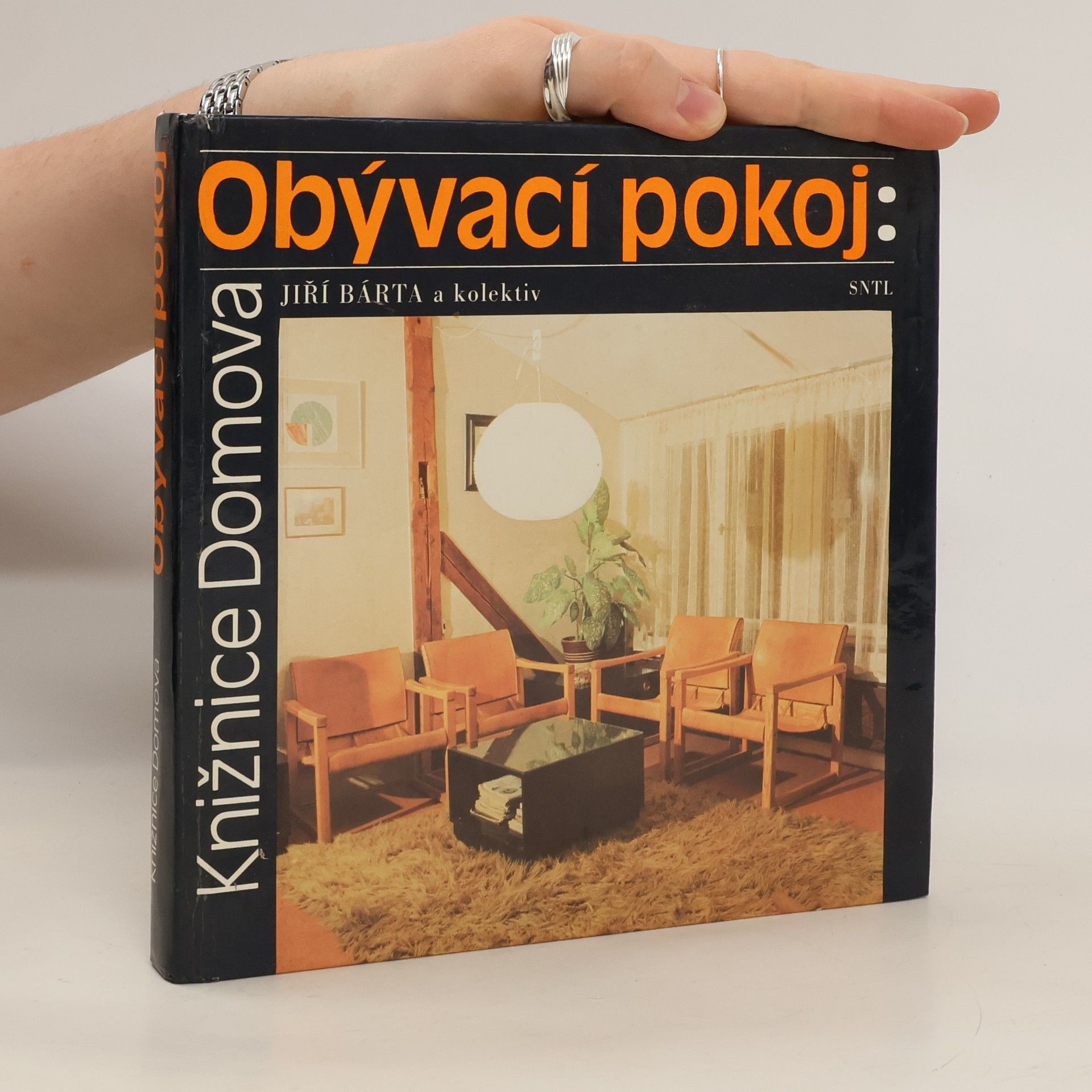 Stanislav Holý Knižnice Domova. Obývací pokoj