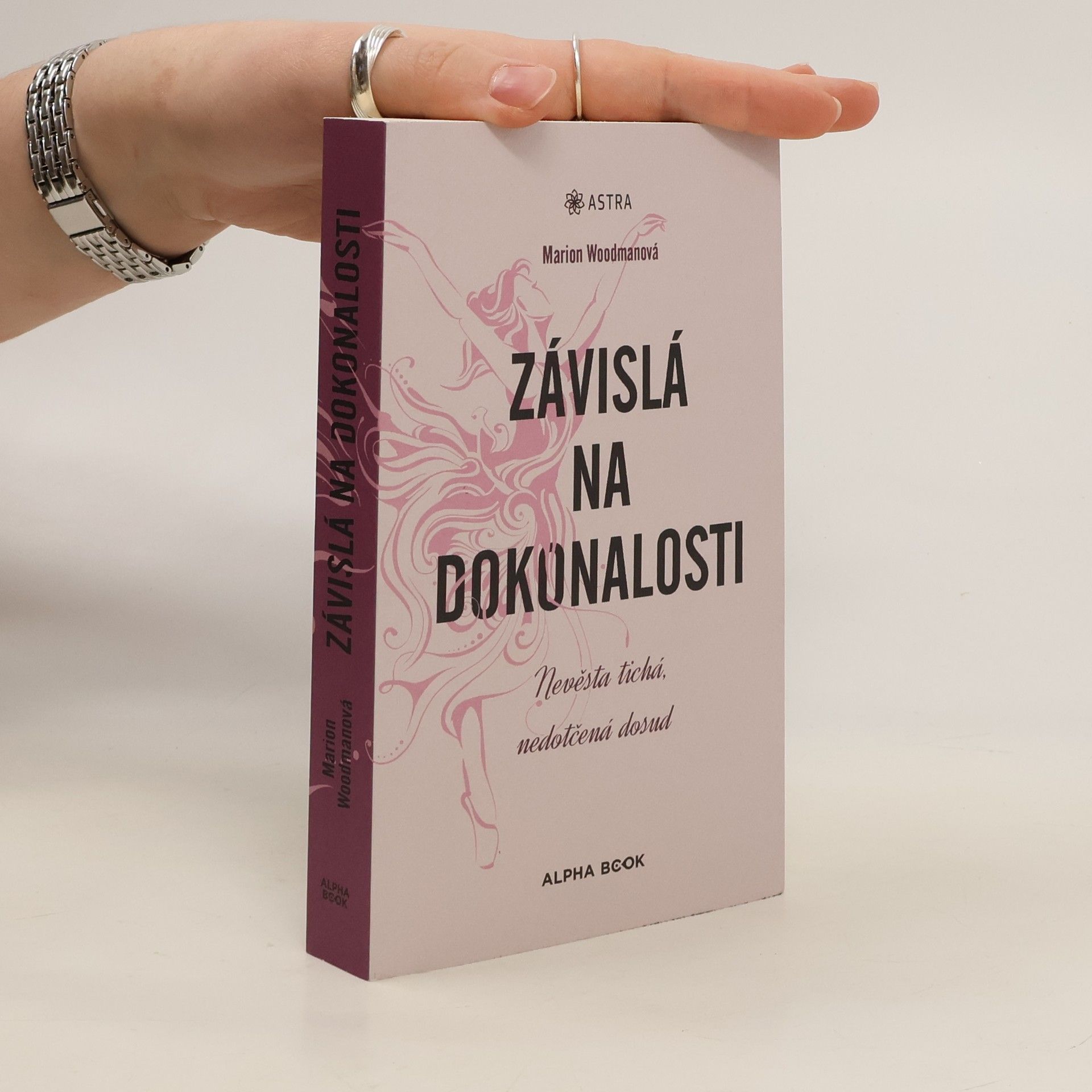 Závislá na dokonalosti. Nevěsta tichá, nedotčená dosud