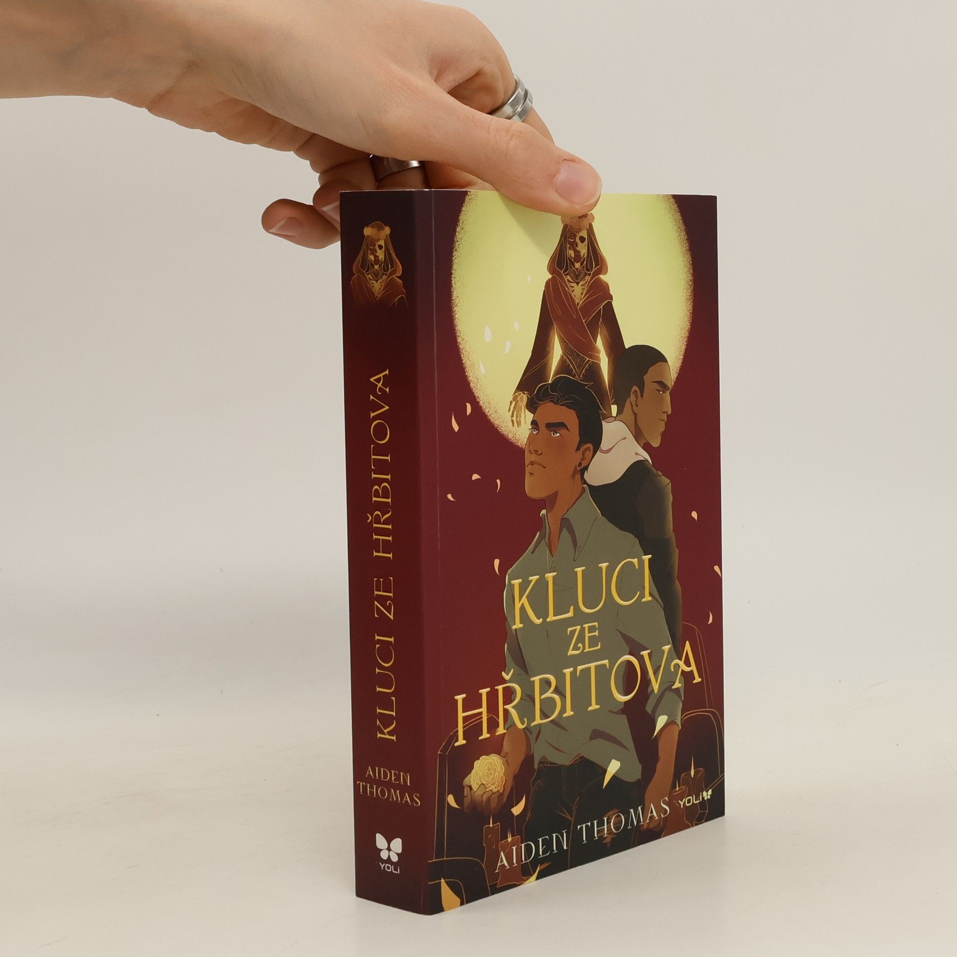 Aiden Thomas Kluci ze hřbitova