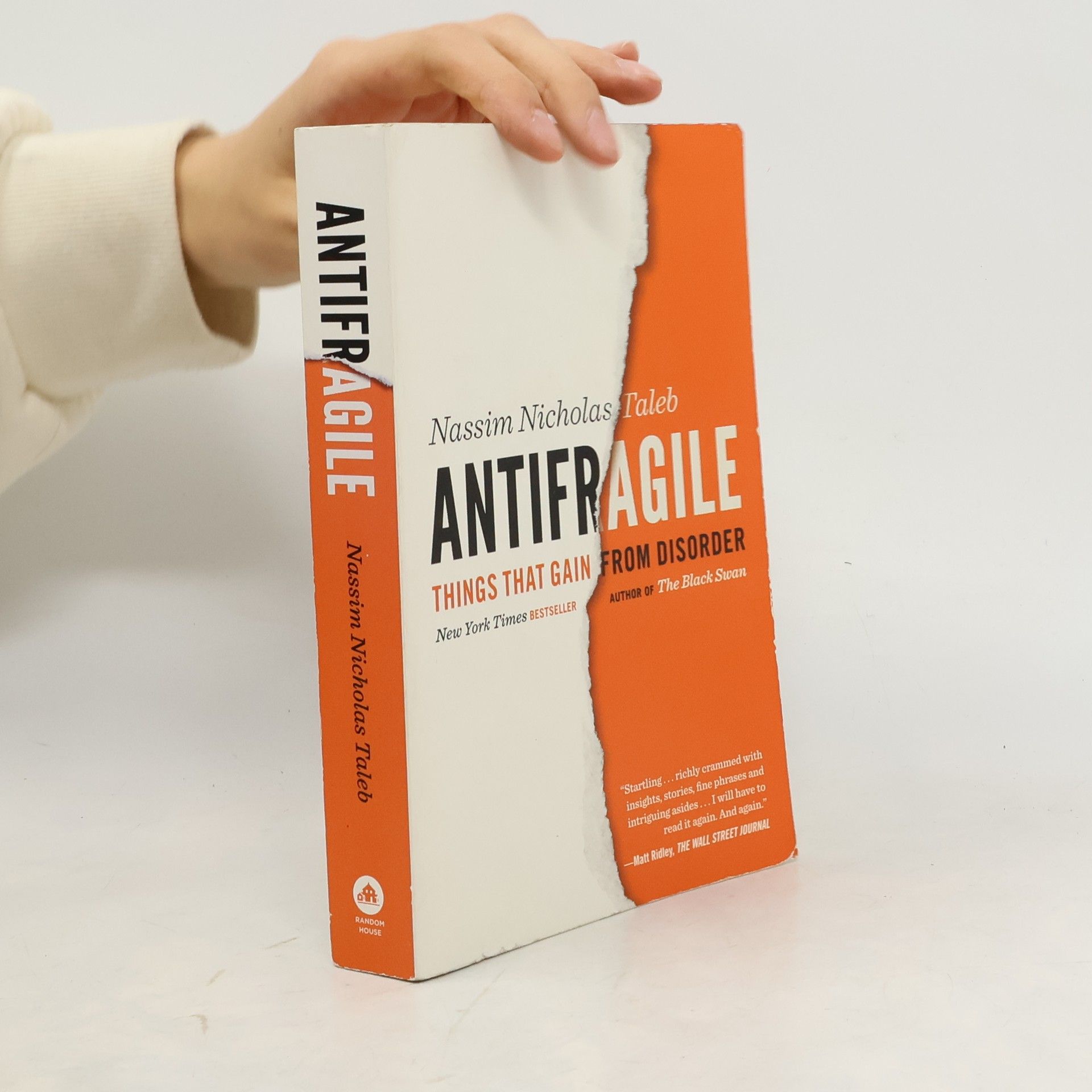 Antifragile. Things that Gain from Disorder
