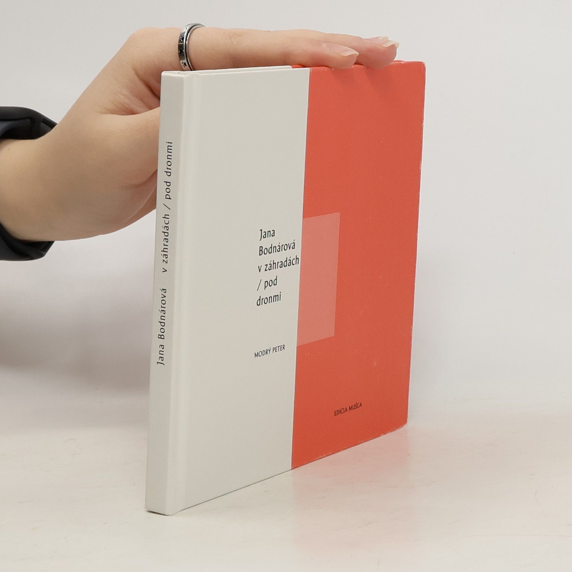 Jana Bodnárová V záhradách / Pod dronmi