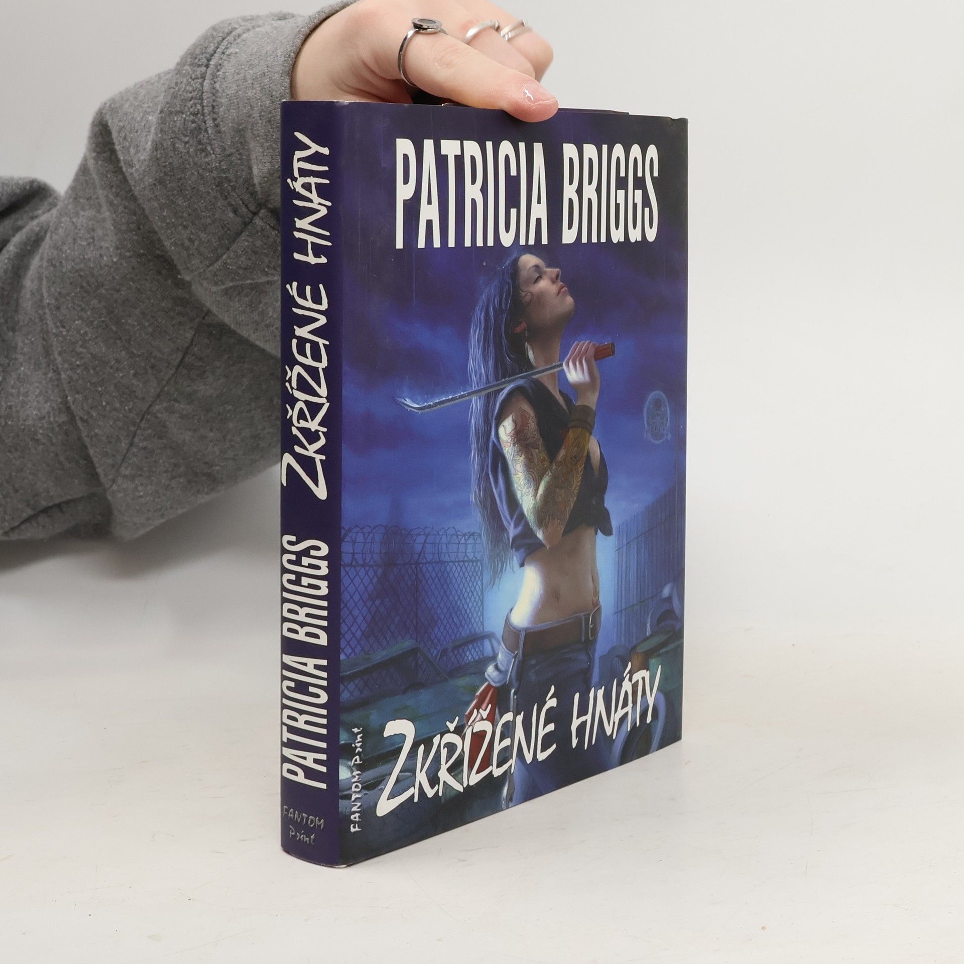 Patricia Briggs Zkřížené hnáty