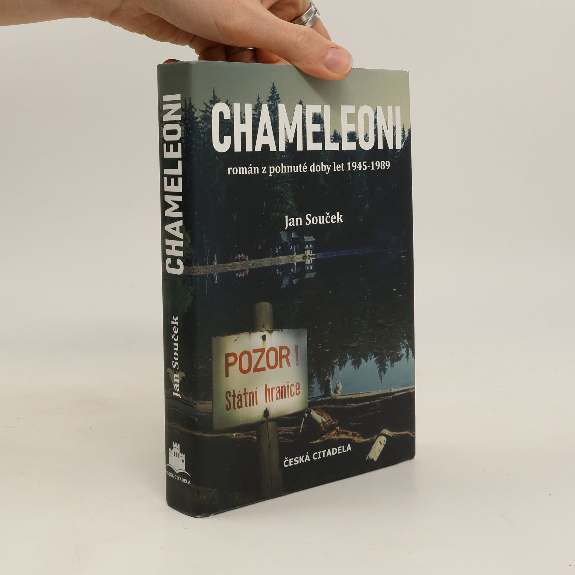 Jan Souček Chameleoni. Román z pohnuté doby let 1945-1989