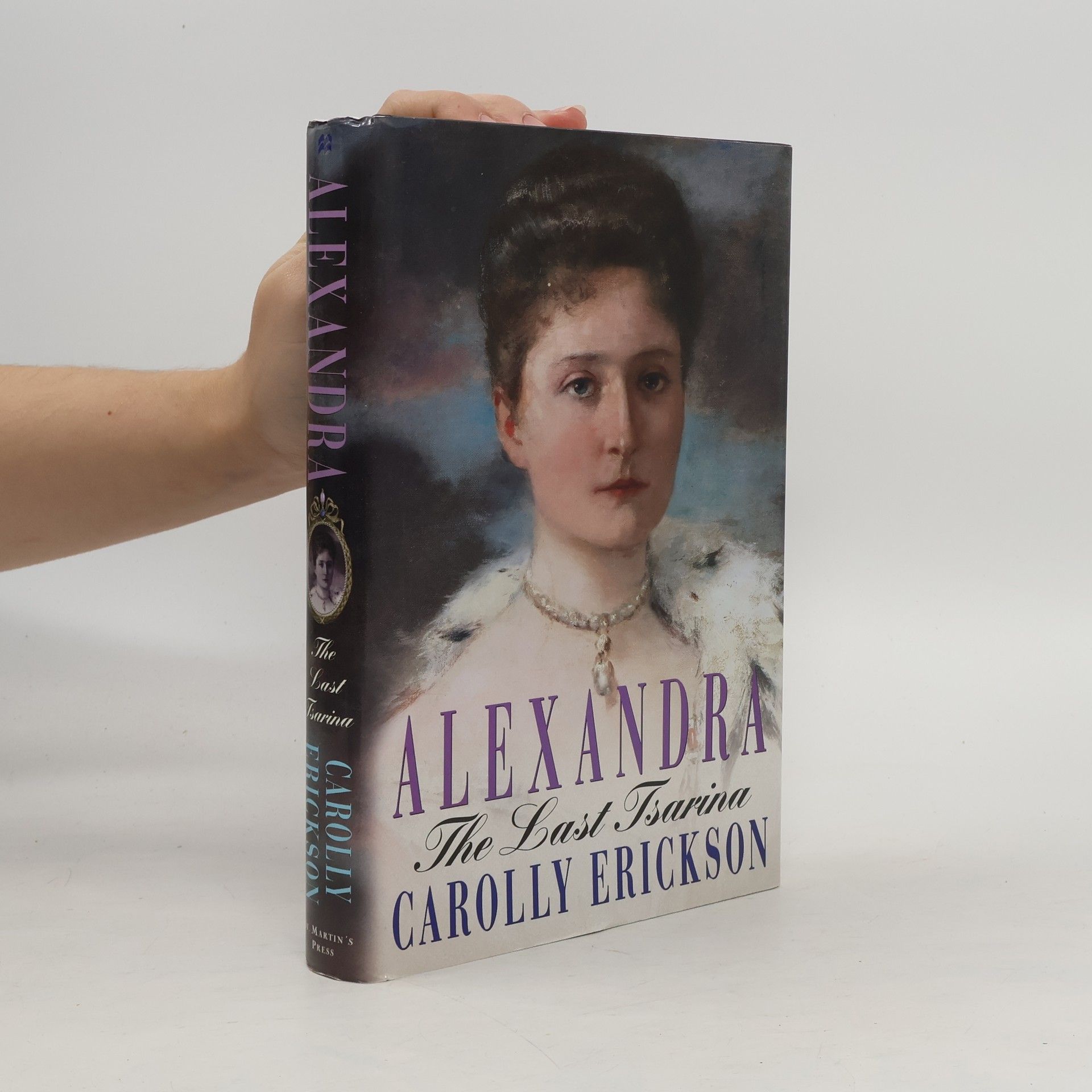 Carolly Erickson Alexandra