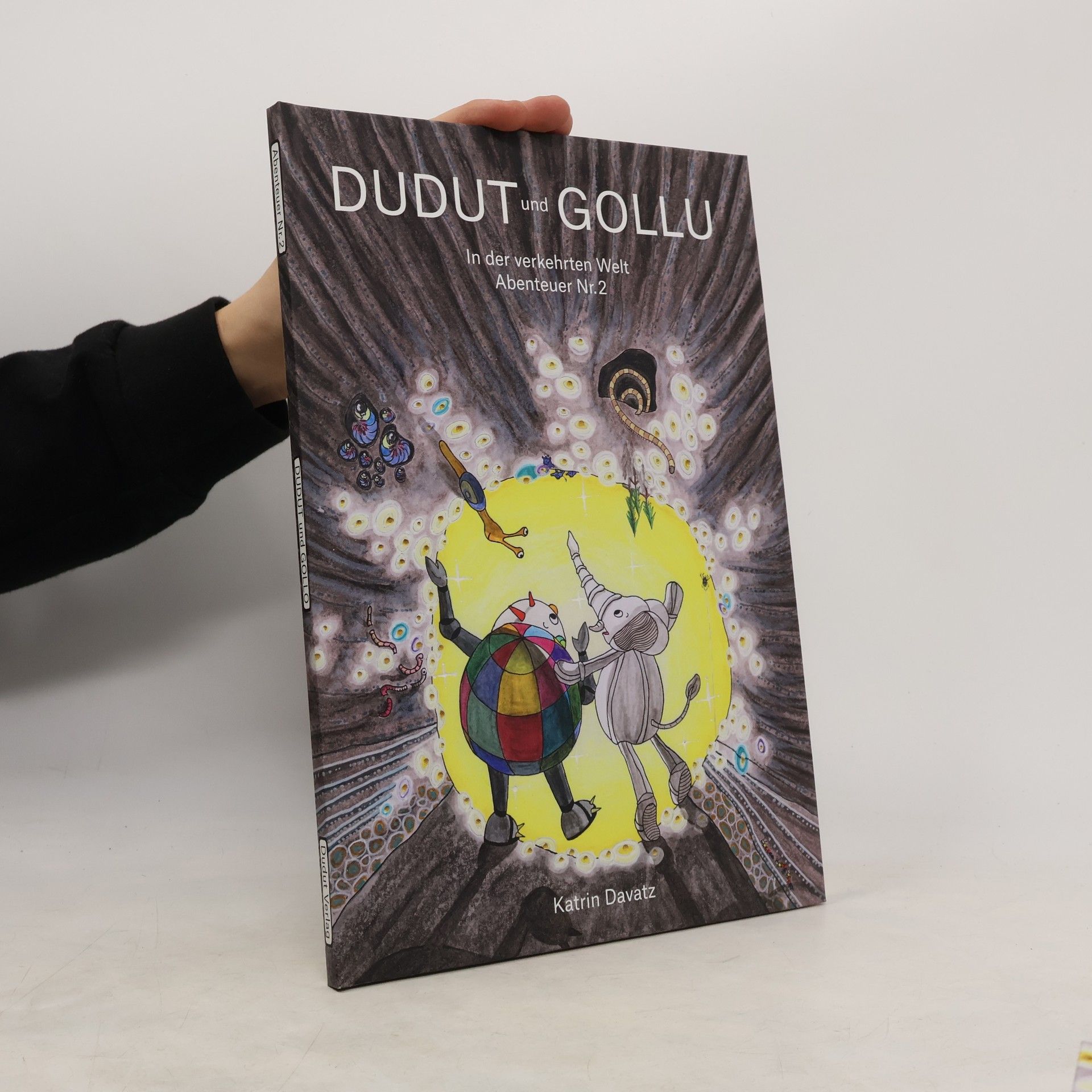 Katrin Davatz Dudut und Gollu in der verkehrten Welt
