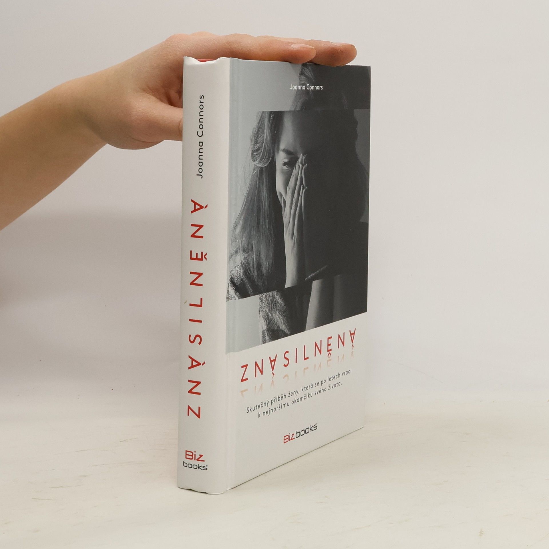 Joanna Connors Znásilněná : skutečný příběh ženy, která se po letech vrací k nejhoršímu okamžiku svého života