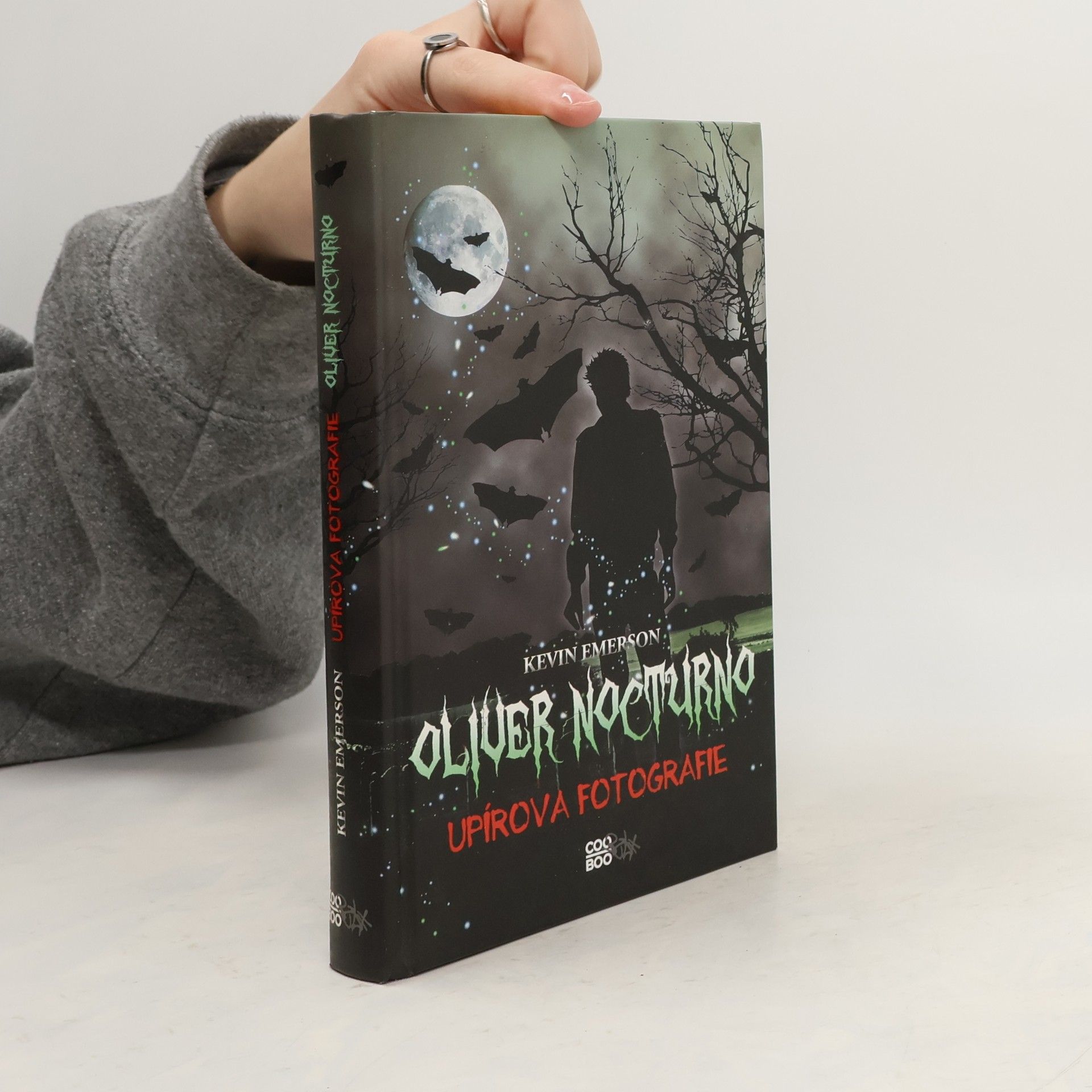 Kevin Emerson Oliver Nocturno. Upírova fotografie