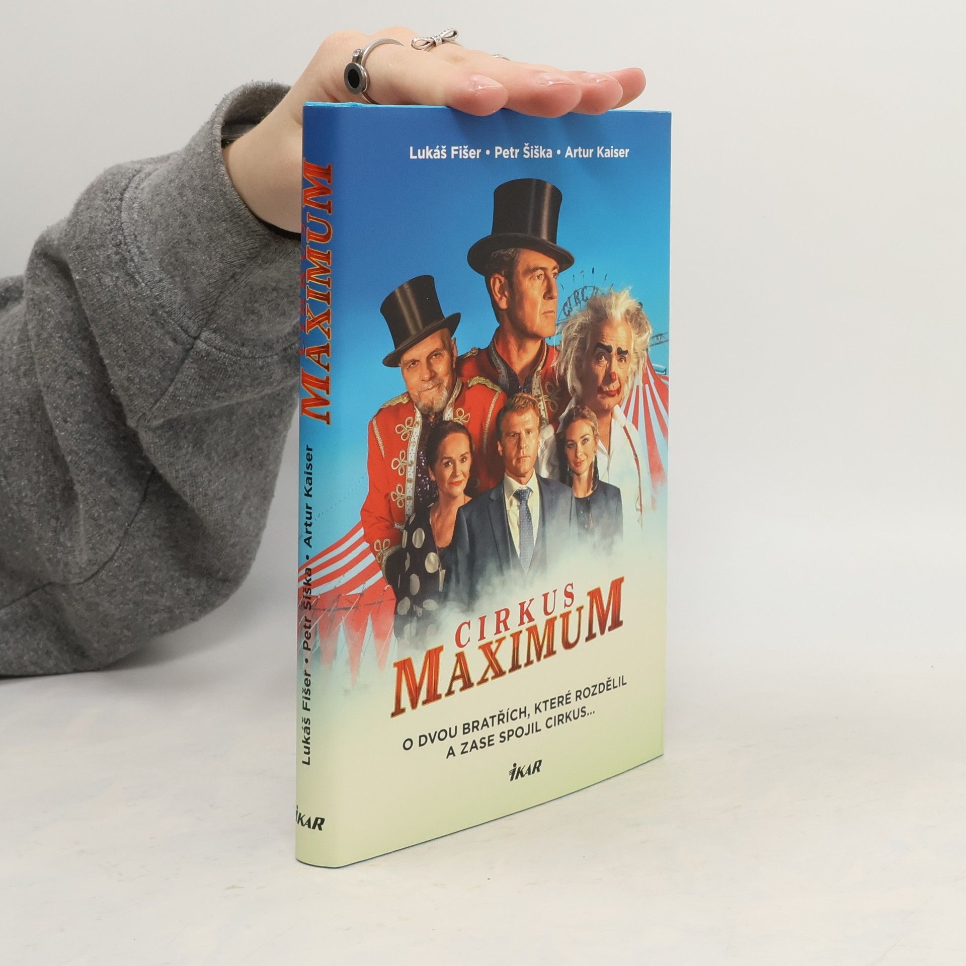 Lukáš Fišer Cirkus Maximum : o dvou bratřích, které rozdělil a zase spojil cirkus...