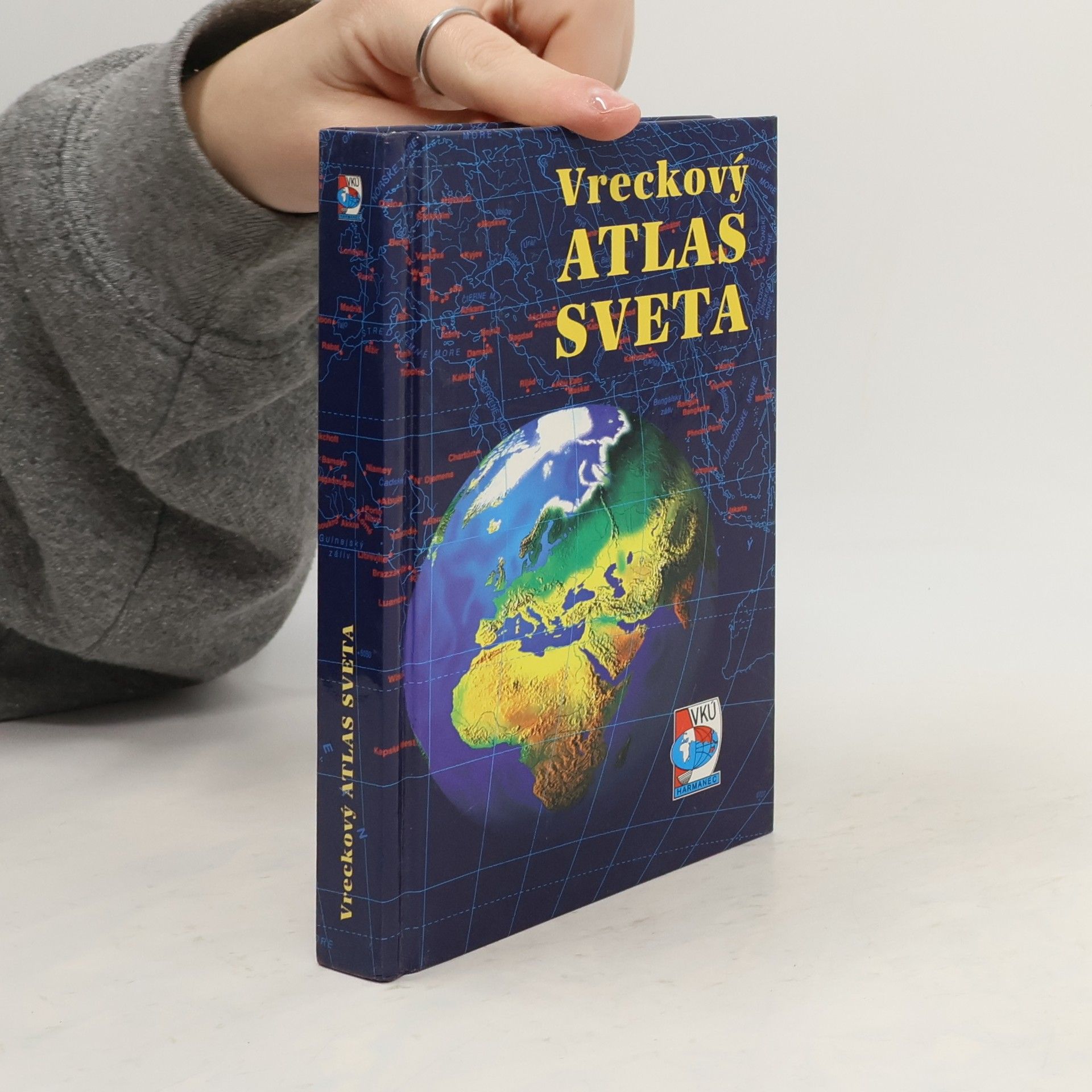 Slovensko) Vojenský kartografický ústav (Harmanec Vreckový atlas sveta