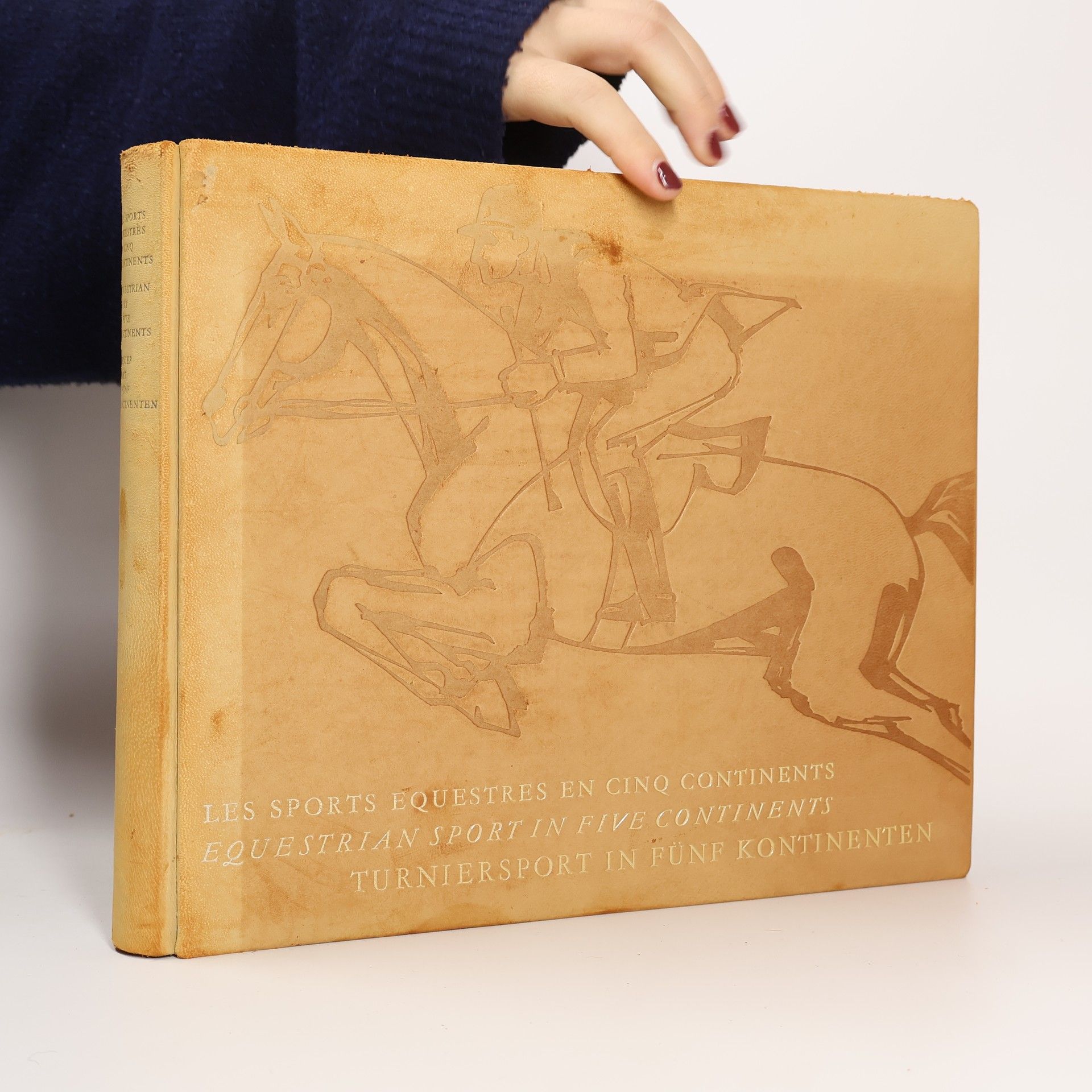 Various authors Les sports equestres en cinq continents