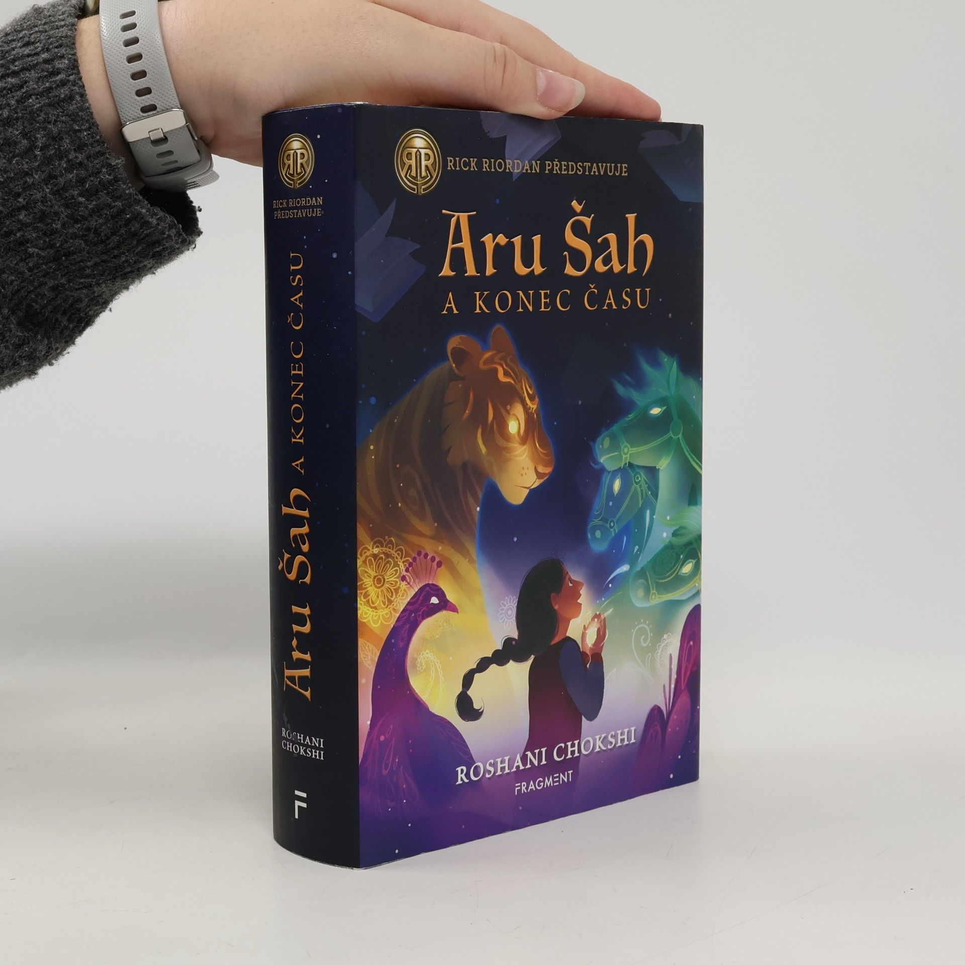 Roshani Chokshi Aru Šah a konec času