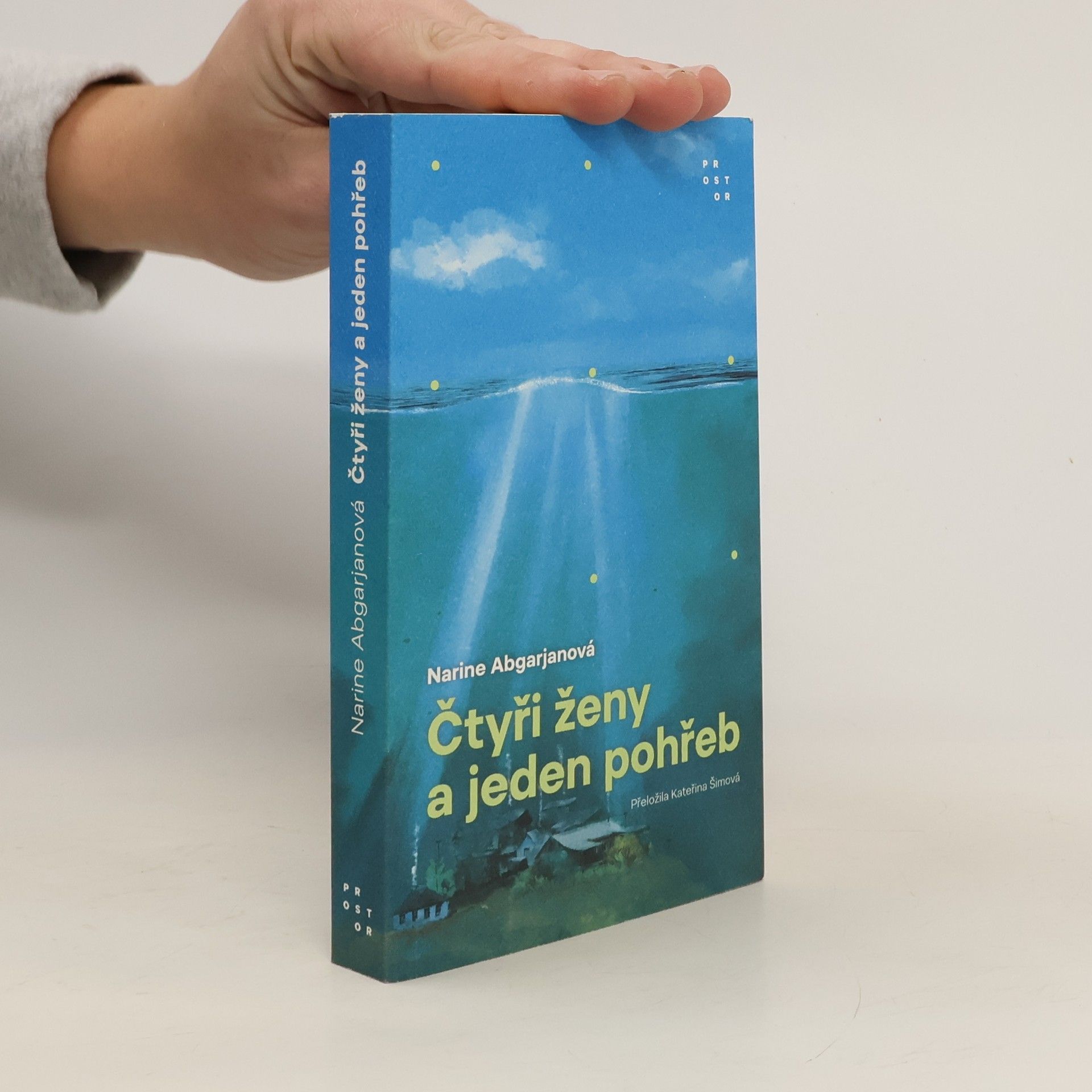 Narine Abgarjan Čtyři ženy a jeden pohřeb