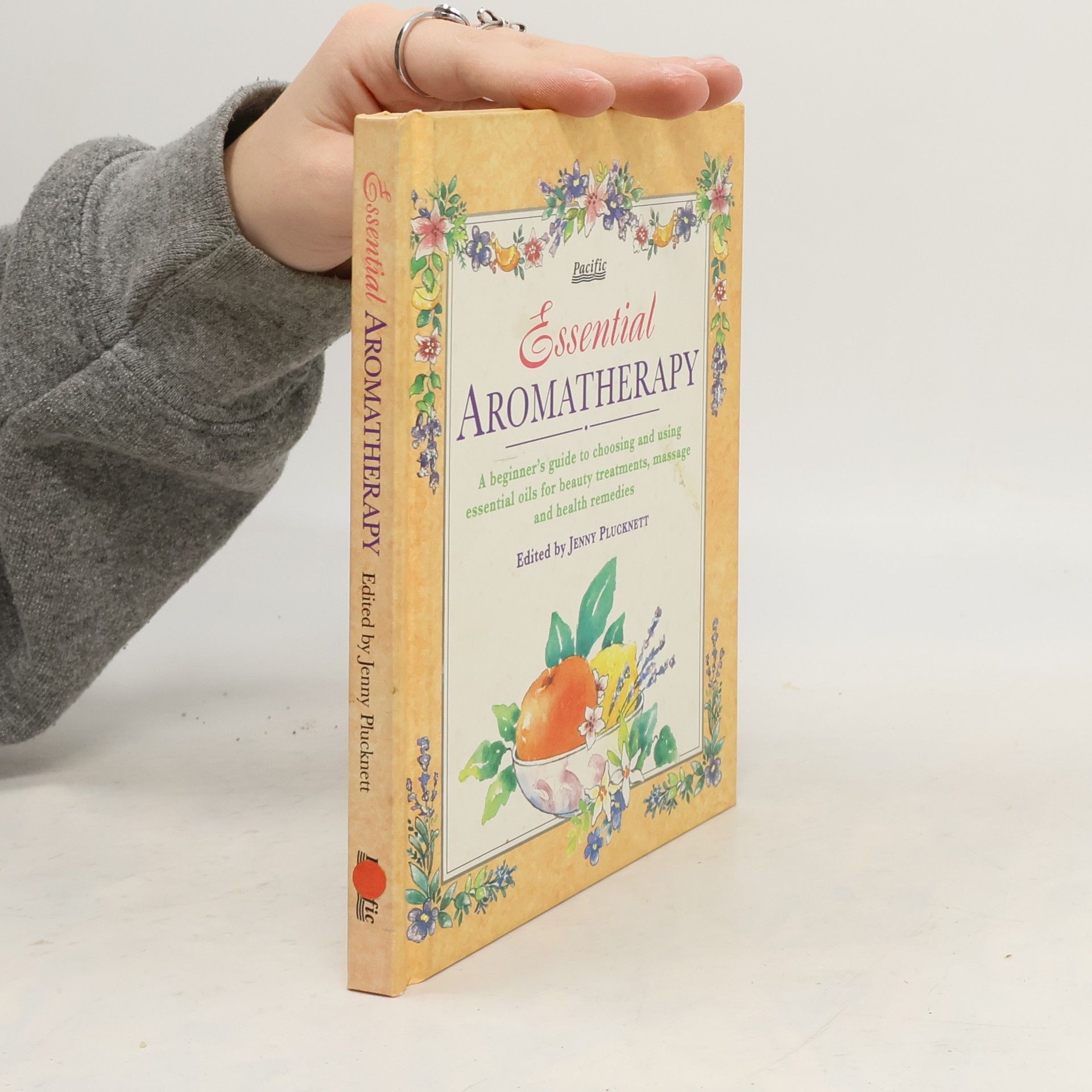 Jenny Plucknett Essential Aromatherapy