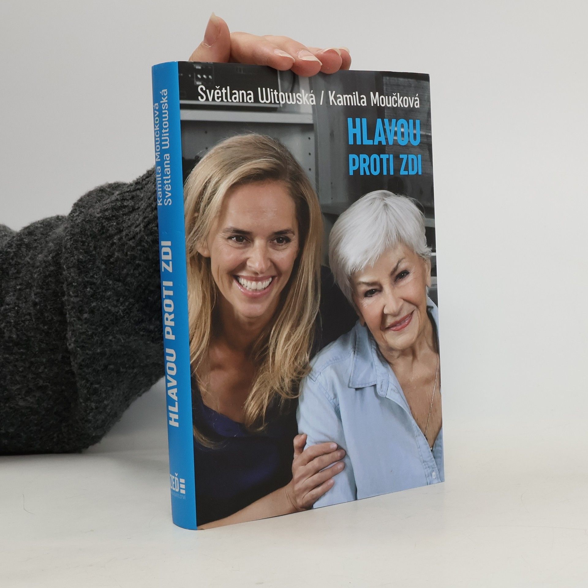 Kamila Moučková Hlavou proti zdi