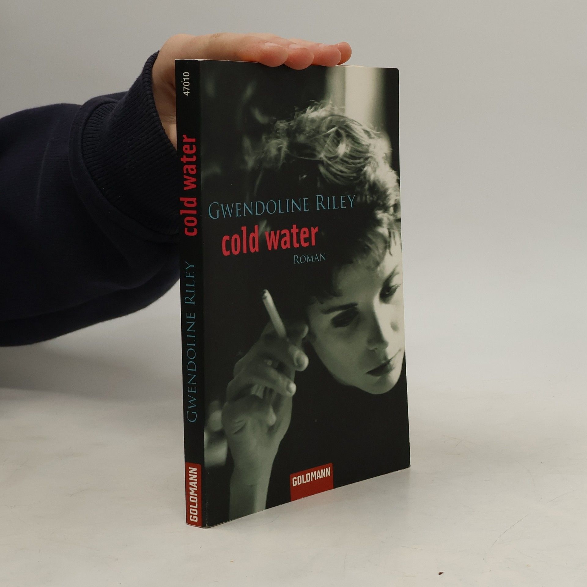 Gwendoline Riley Cold water