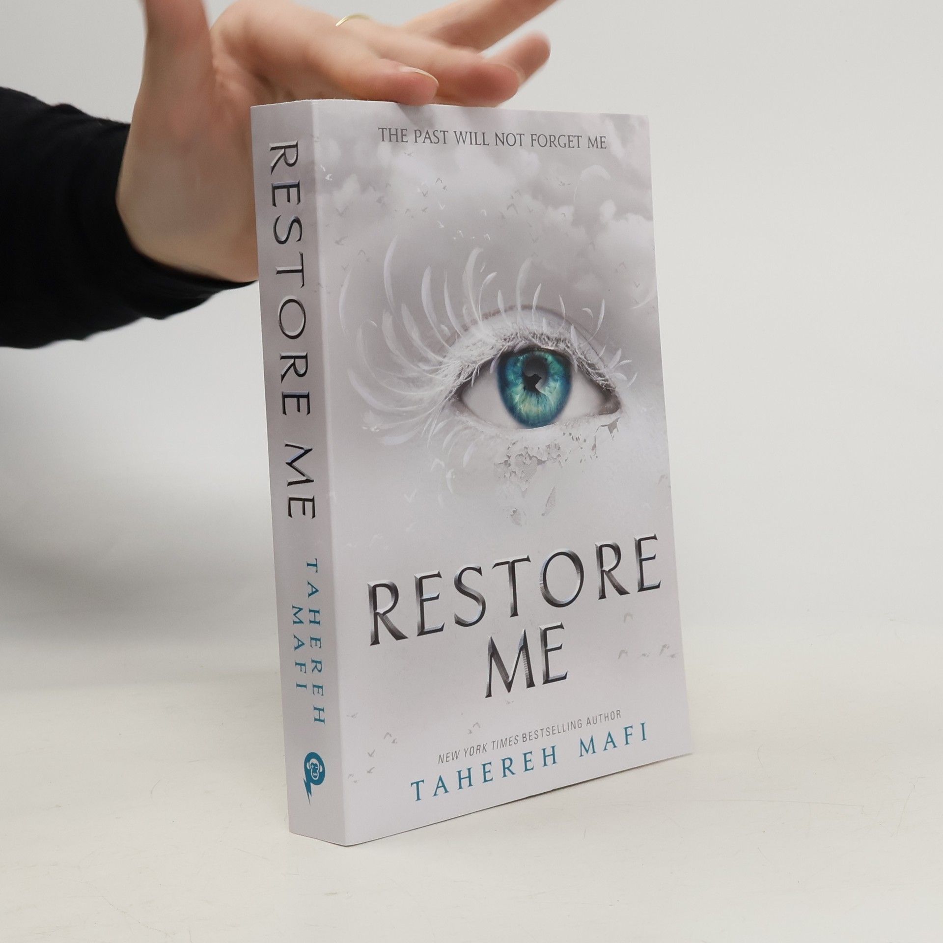 Tahereh Mafi Restore me