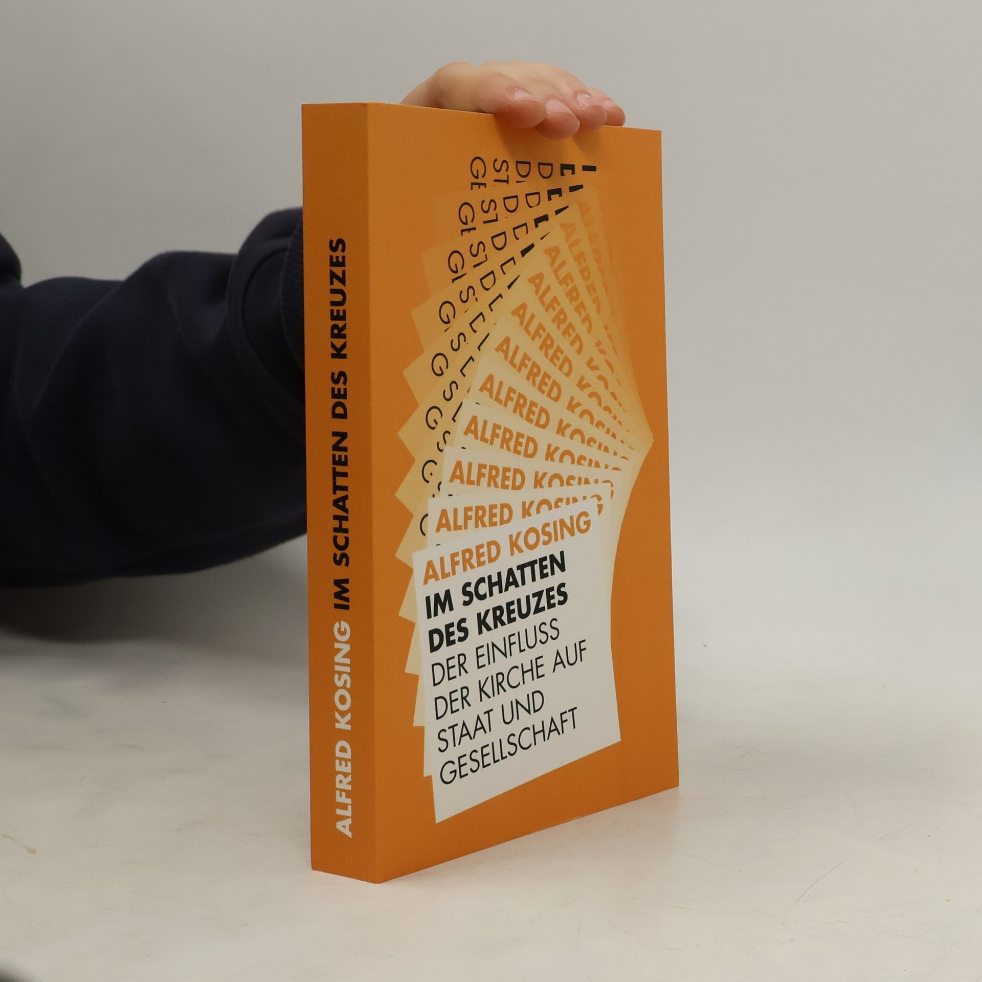 Im Schatten des Kreuzes