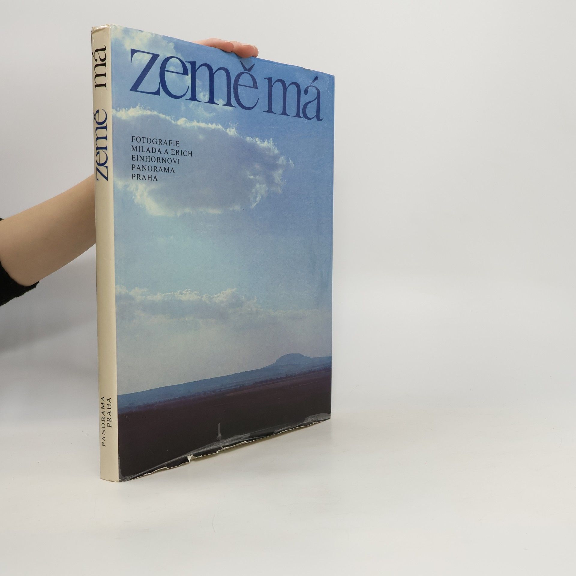 Collectif d'auteurs Země má