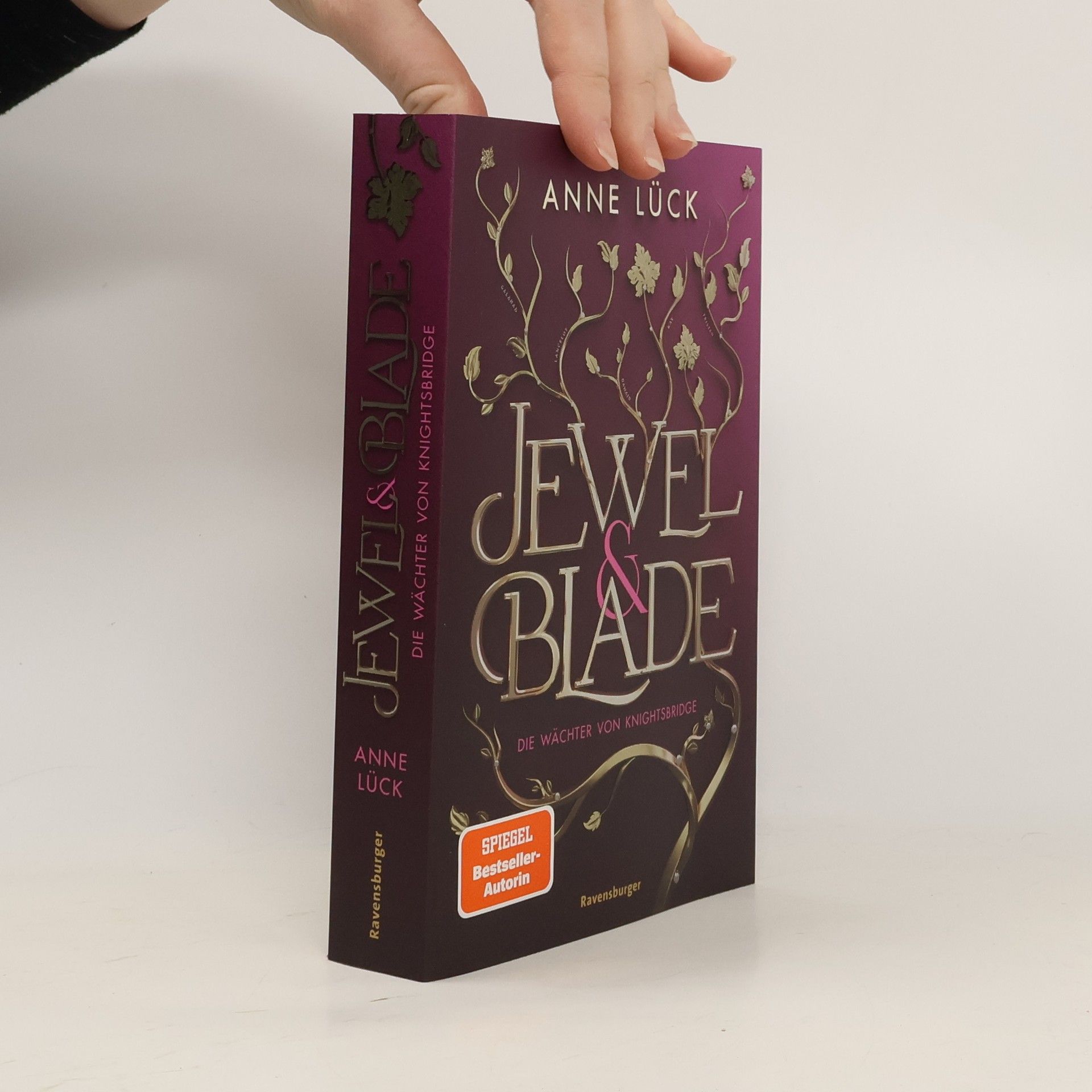 Anne Lück Jewel & Blade, Band 1: Die Wächter von Knightsbridge (Von der SPIEGEL-Bestseller-Autorin von "Silver & Poison" Limitierte Auflage mit dreiseitigem Farbschnitt)
