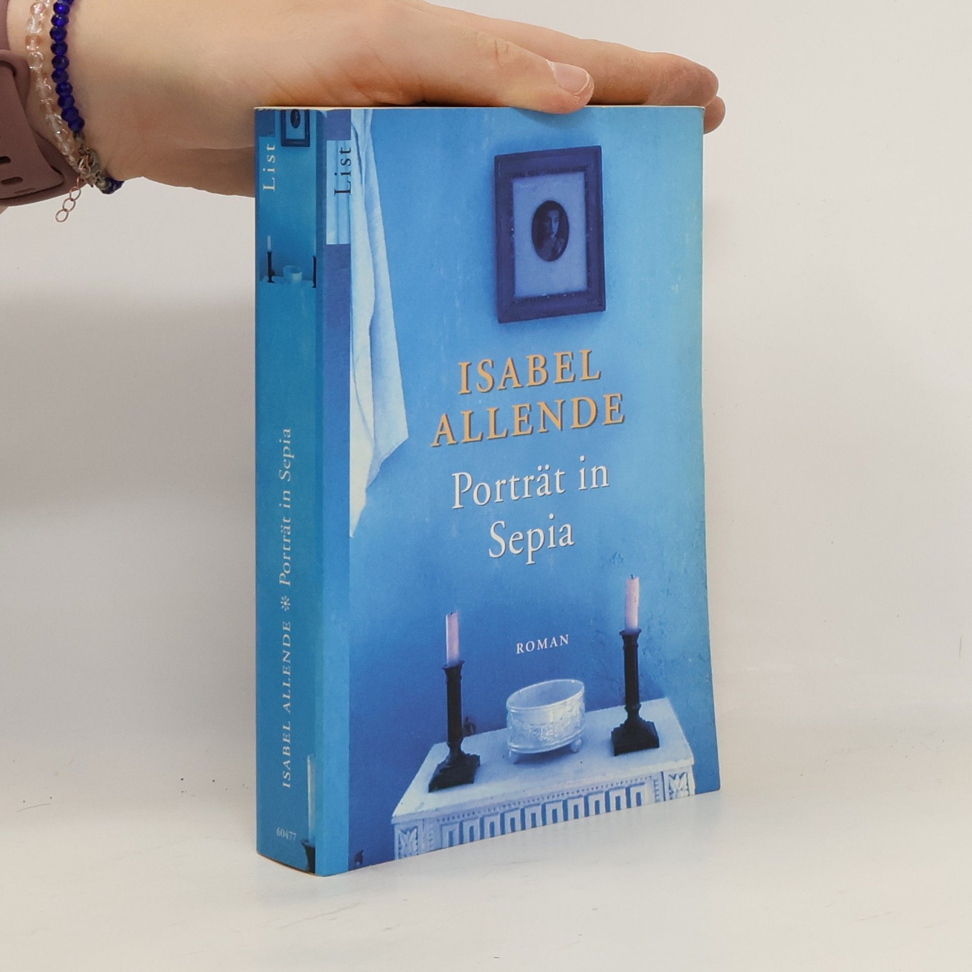Isabel Allende Porträt in Sepia