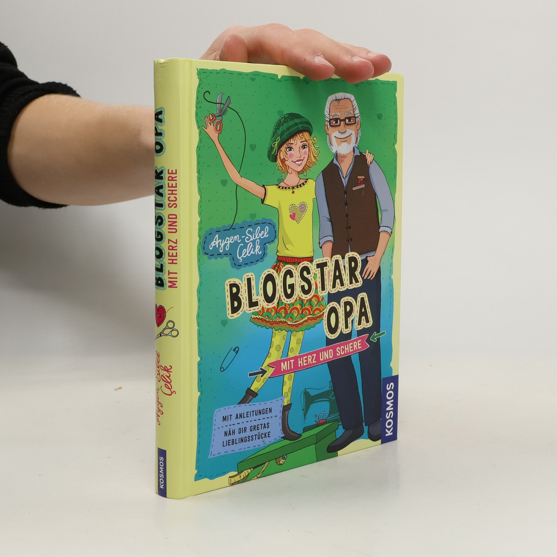 Aygen-Sibel Çelik Blogstar Opa: mit Herz und Schere