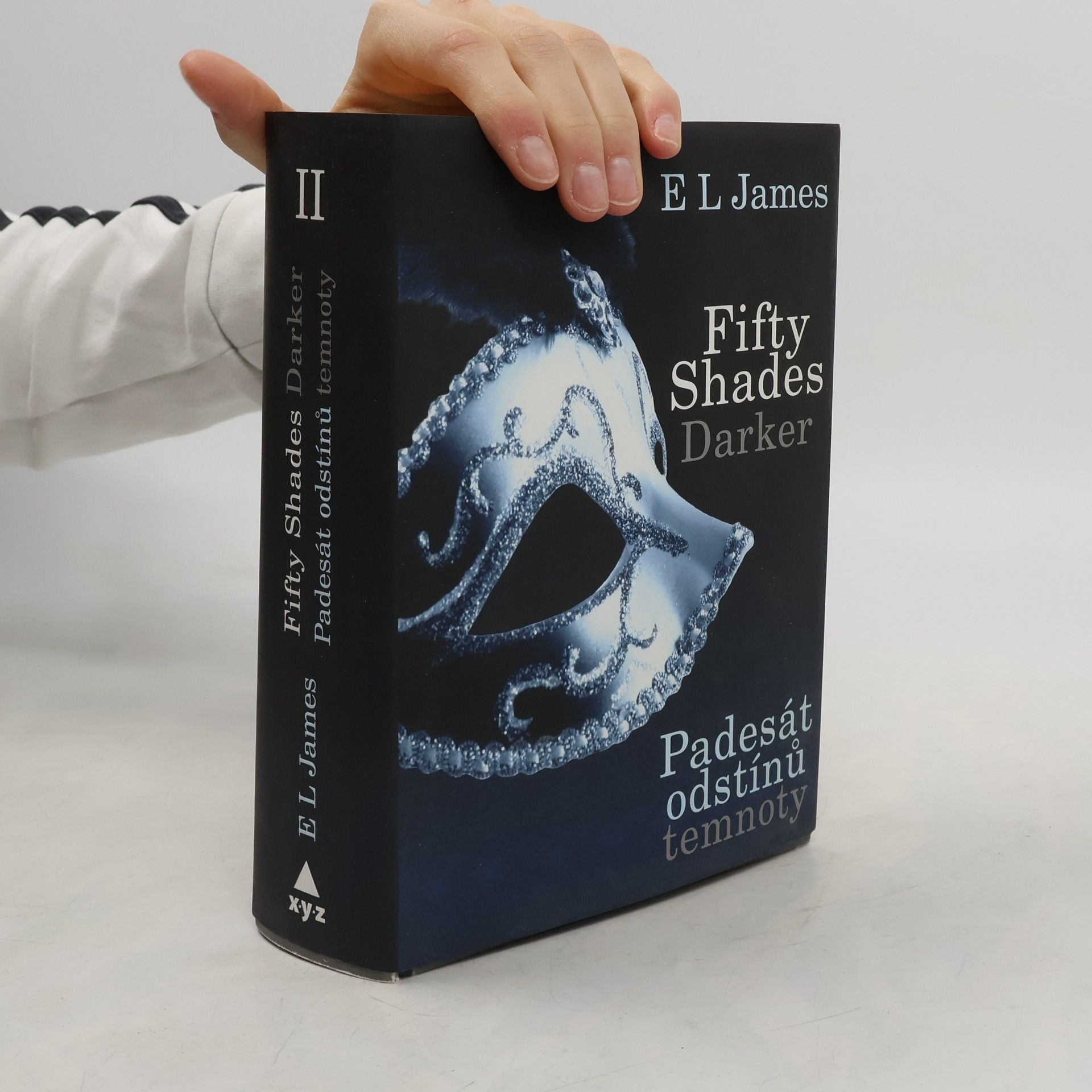 E. L. James Padesát odstínů temnoty