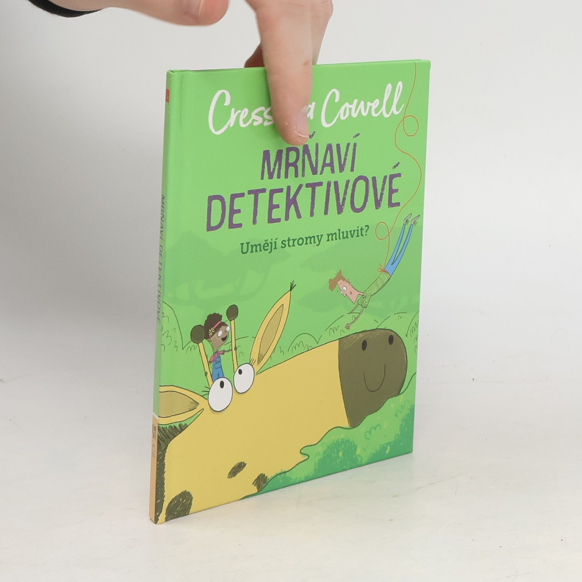 Cressida Cowell Mrňaví detektivové. Umějí stromy mluvit?