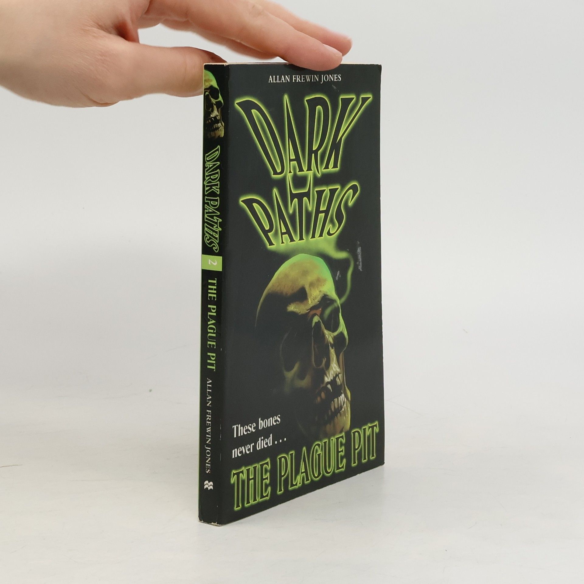 Frewin Jones Dark Paths - 2: The Plague Pit