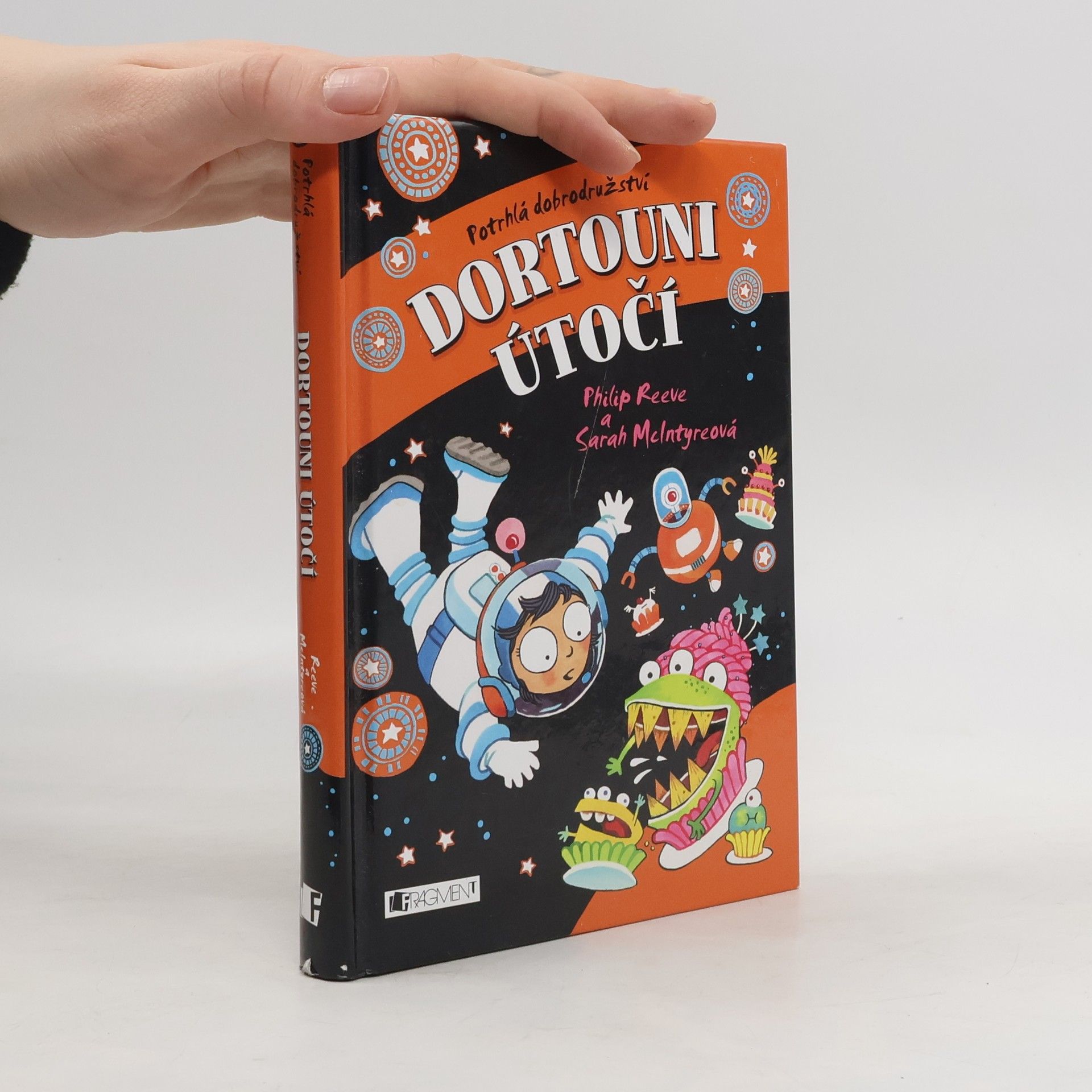 Philip Reeve Dortouni útočí