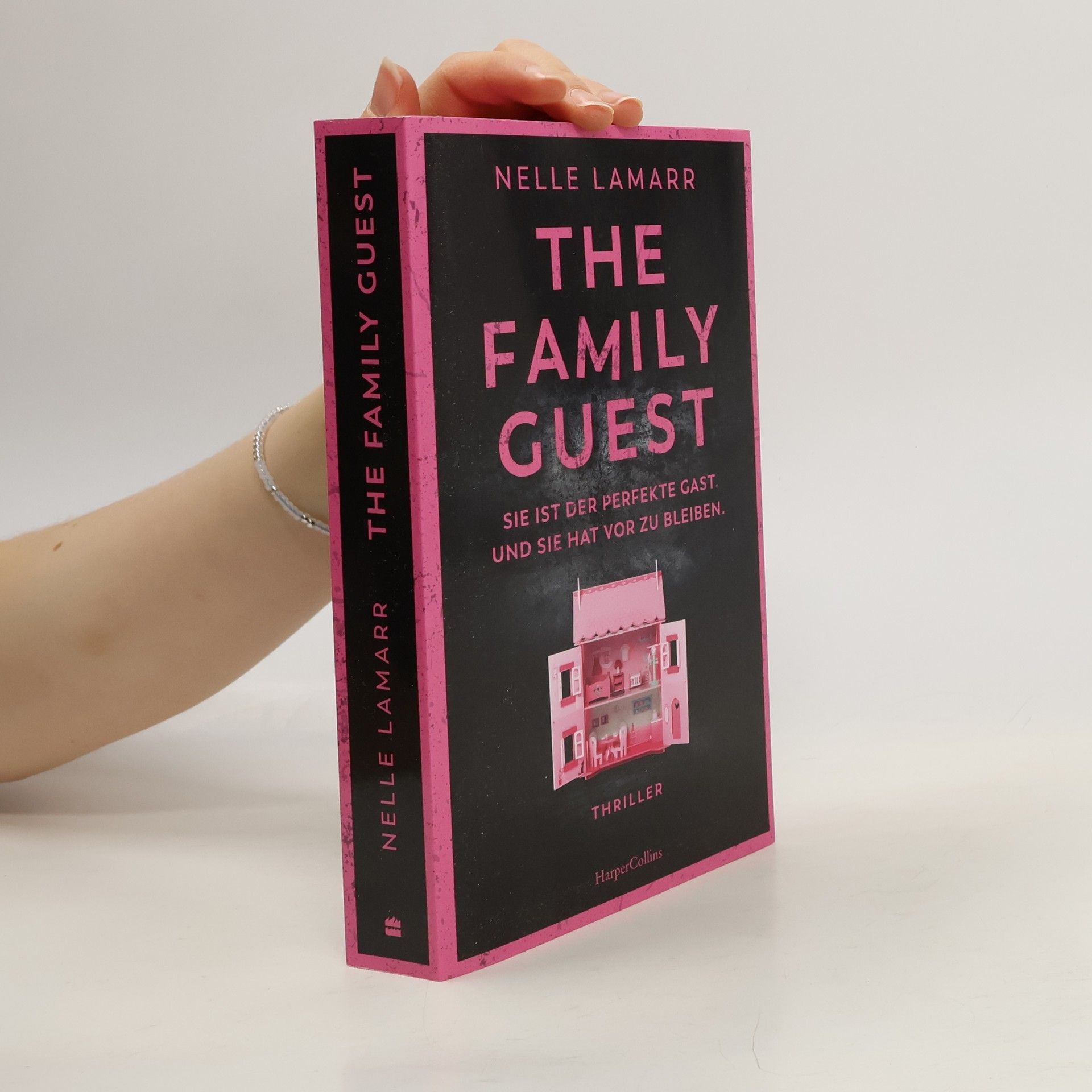 Nelle Lamarr The family guest