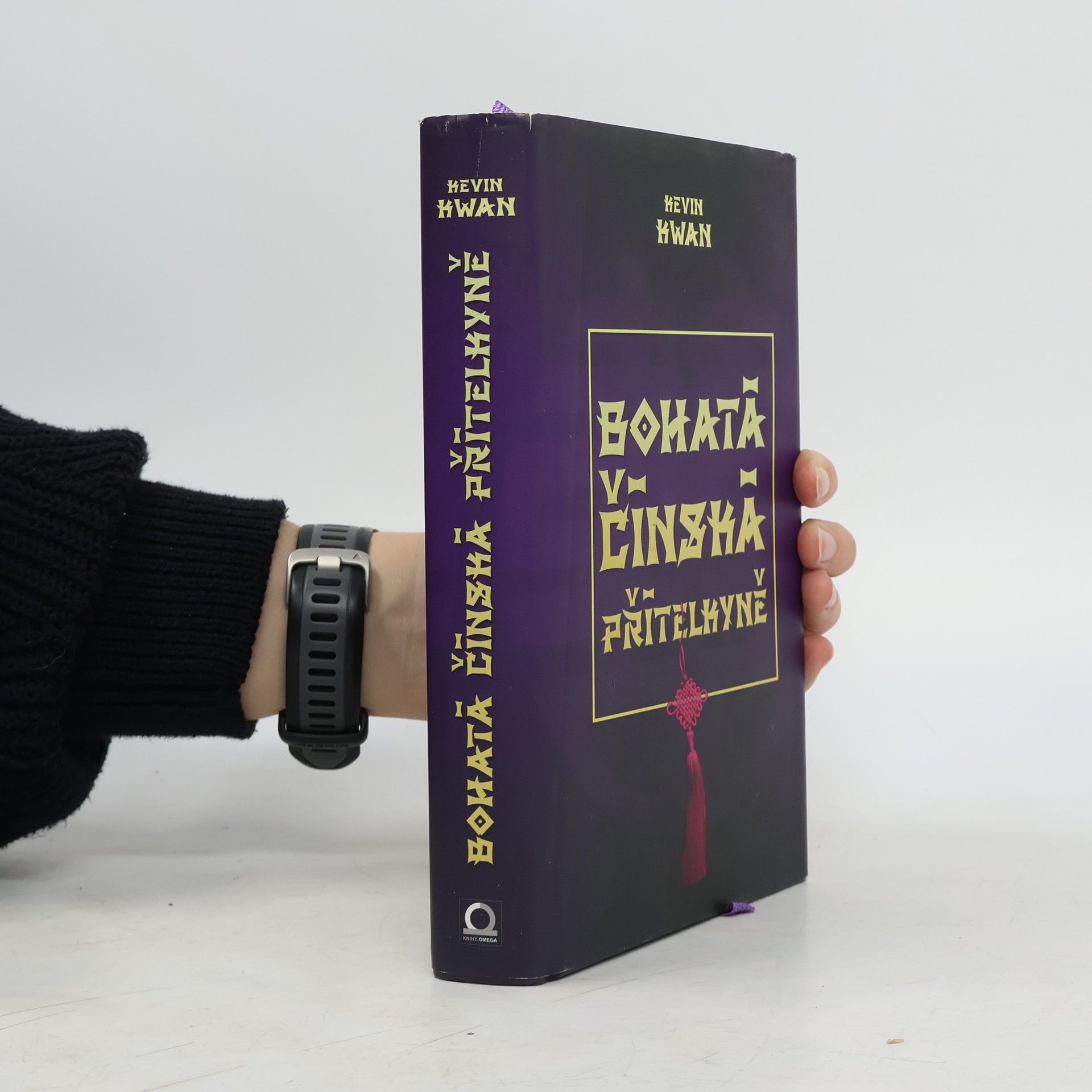 Kevin Kwan Bohatá čínská přítelkyně. Šíleně bohatí Asiati 2