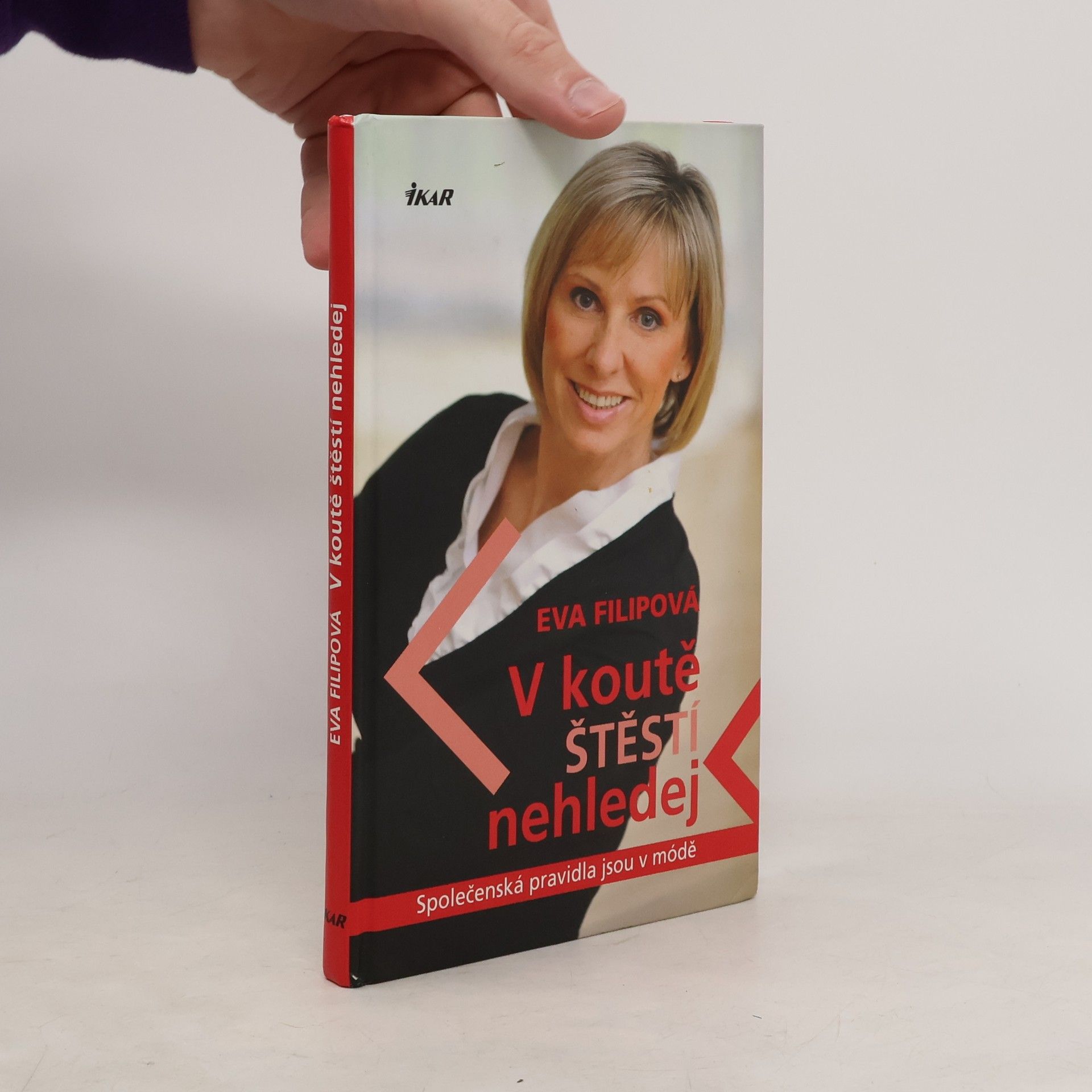 Eva Filipová V koutě štěstí nehledej. Společenská pravidla jsou v módě