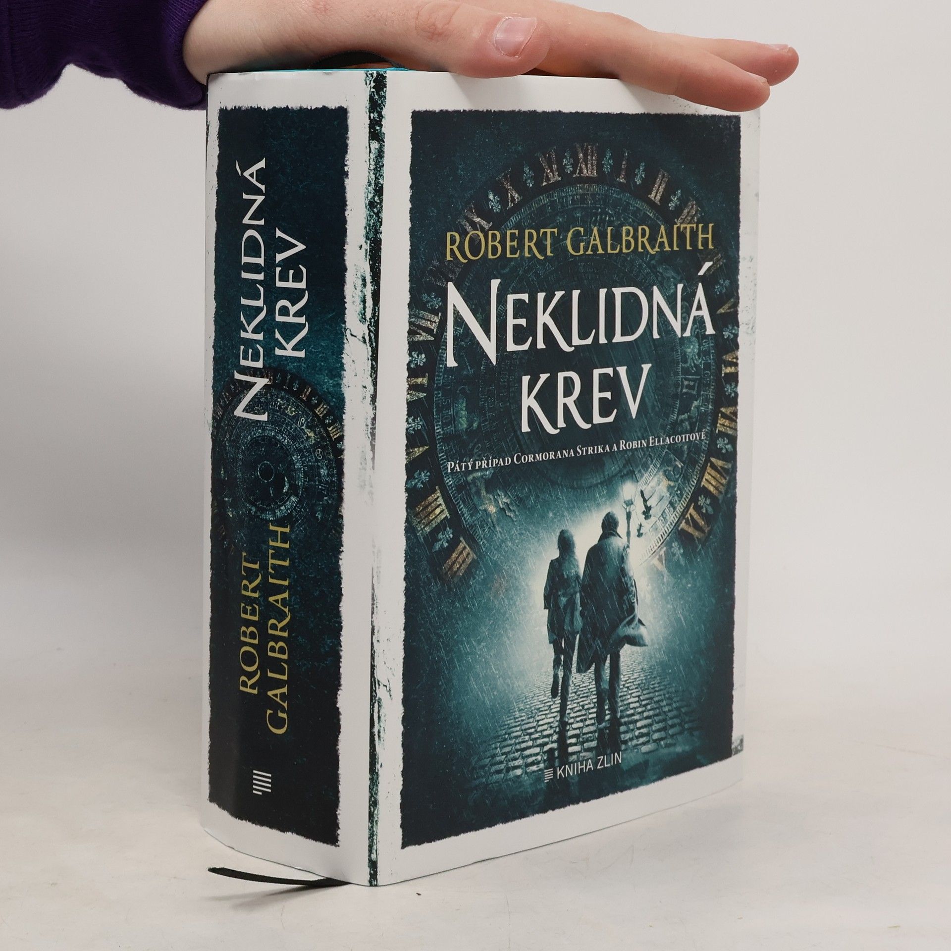 Robert Galbraith Neklidná krev