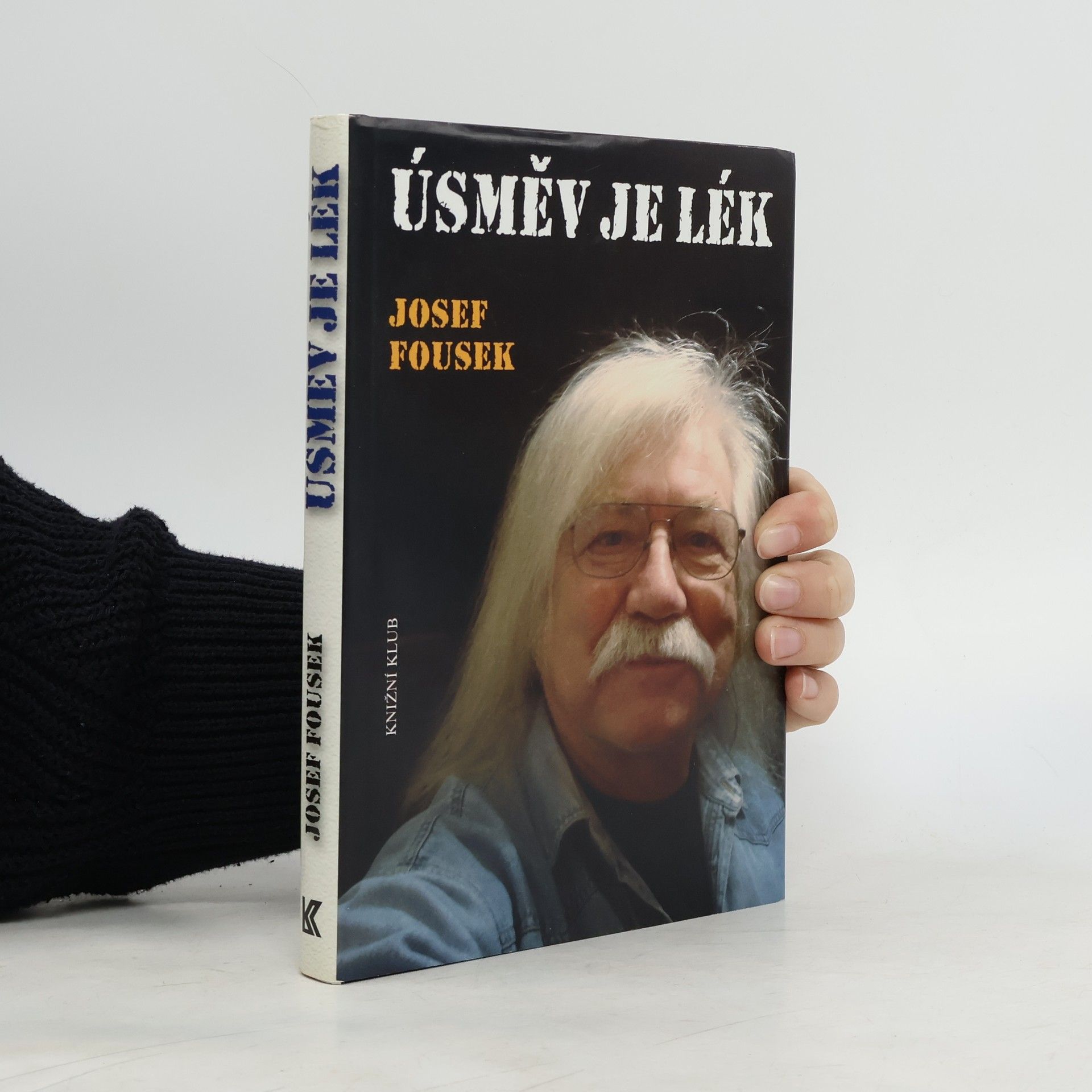 Josef Fousek Úsměv je lék: Příběhy, fejetony, texty, básně, satira