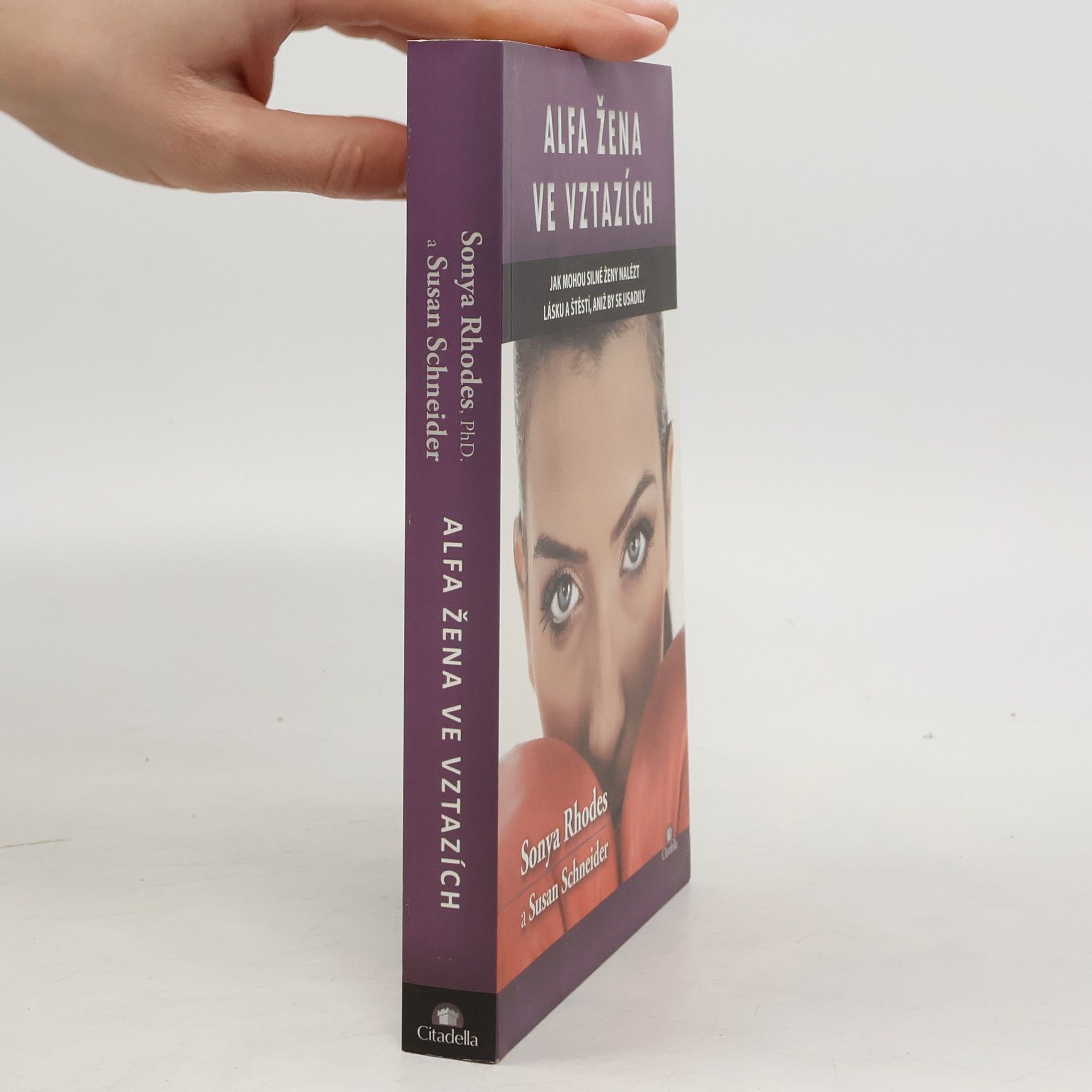 Sonya Rhodes Alfa žena ve vztazích