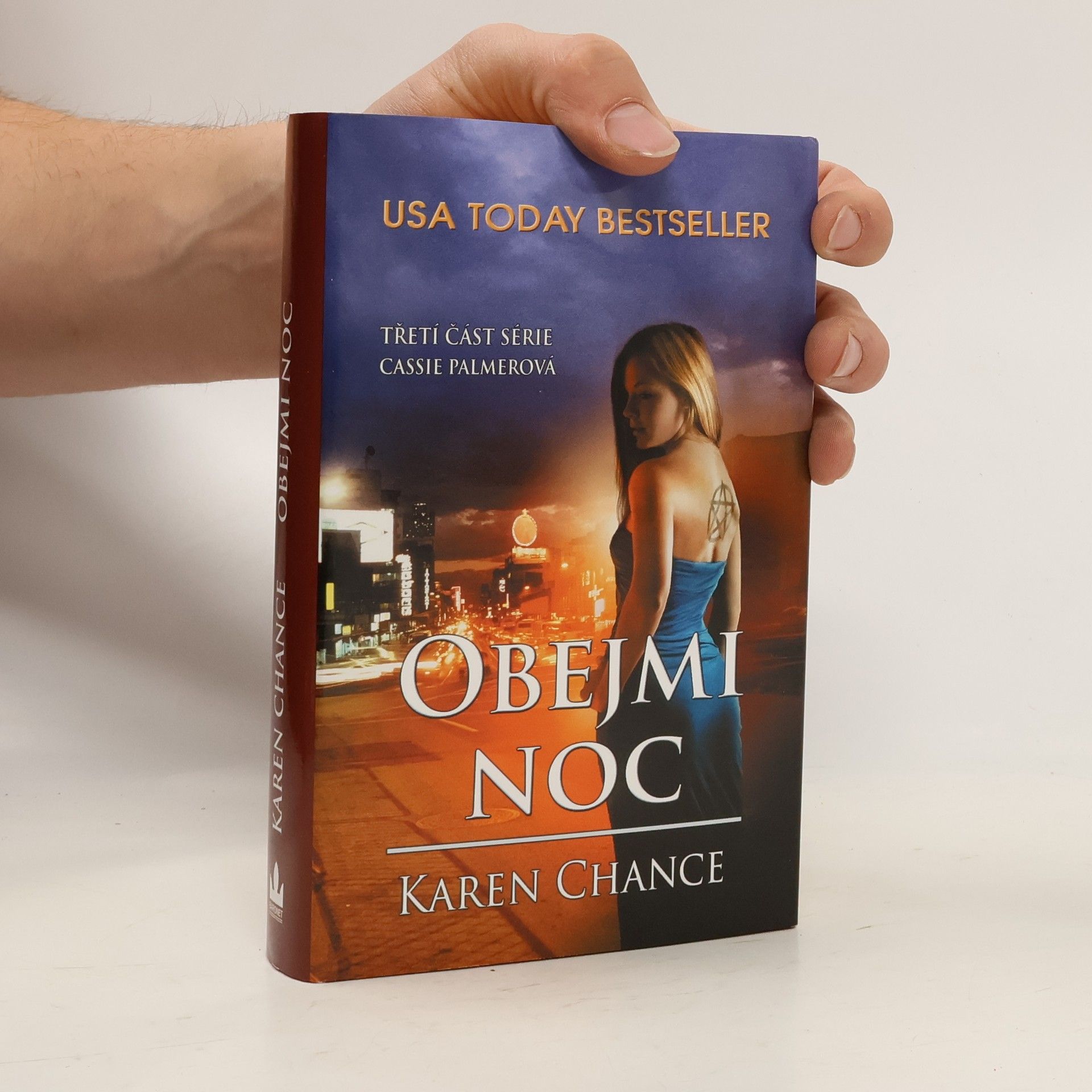 Karen Chance Obejmi noc