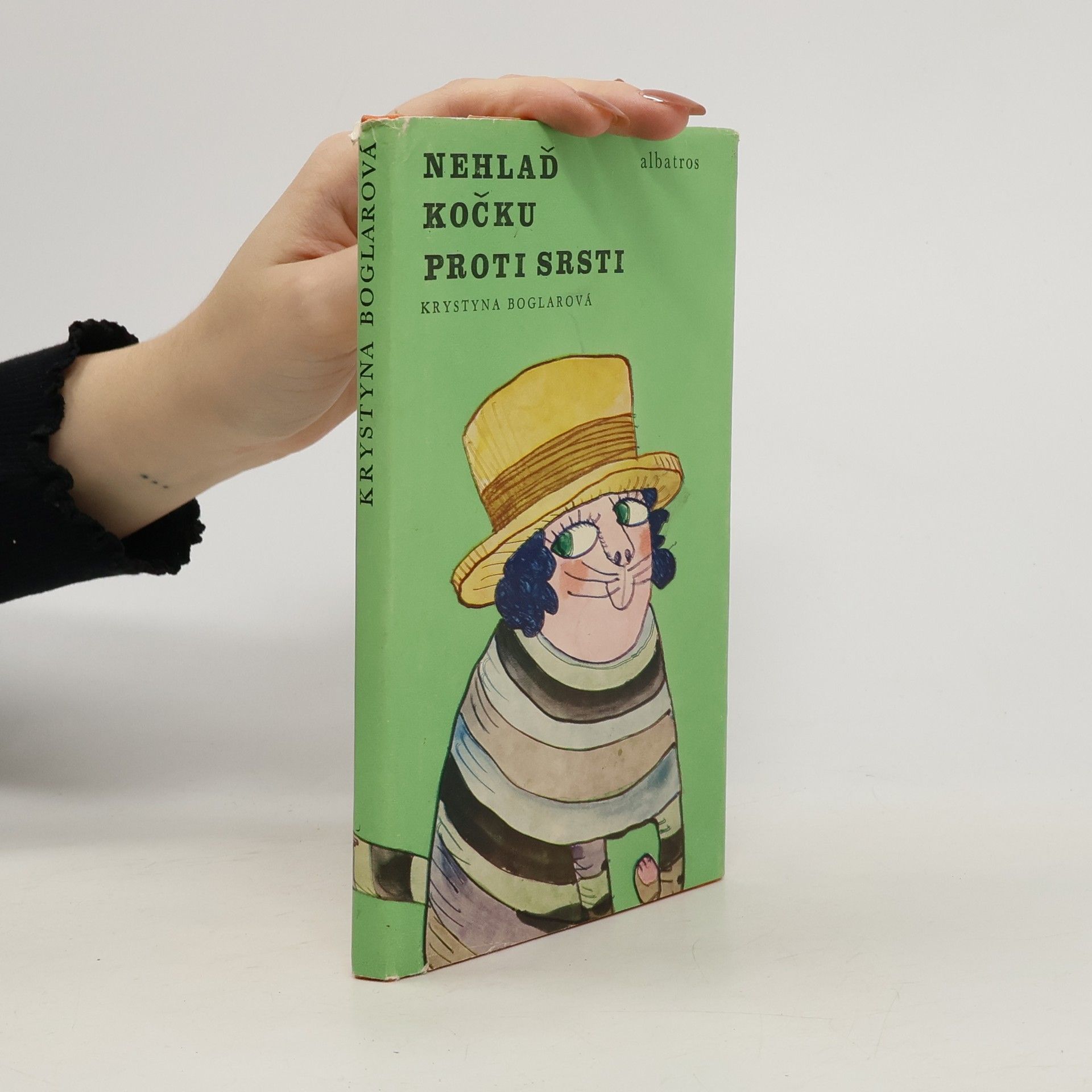 Nehlaď kočku proti srsti