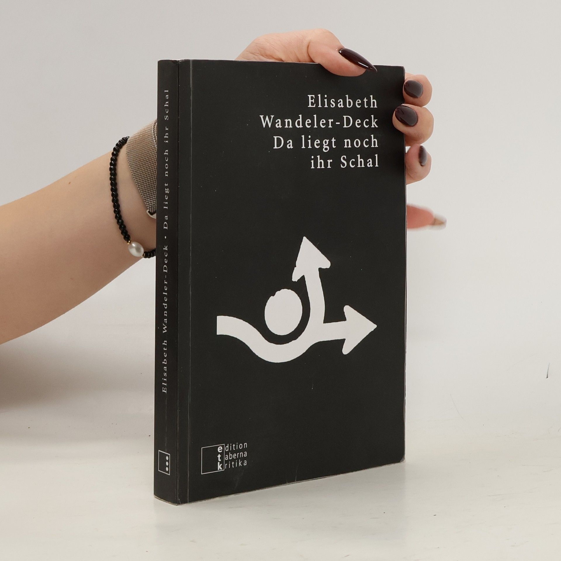 Da liegt noch ihr Schal