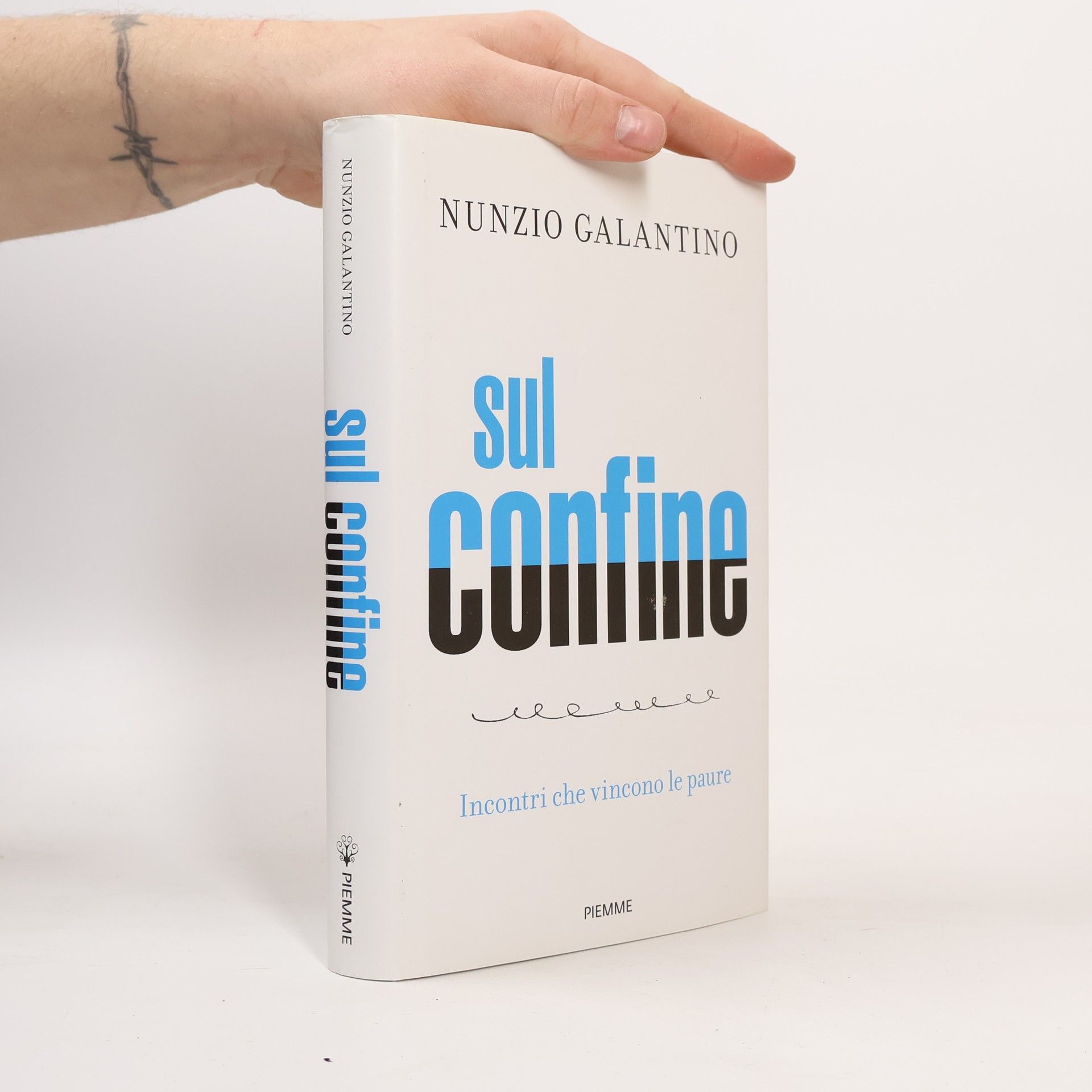 Nunzio Galantino Sul confine. Incontri che vincono le paure