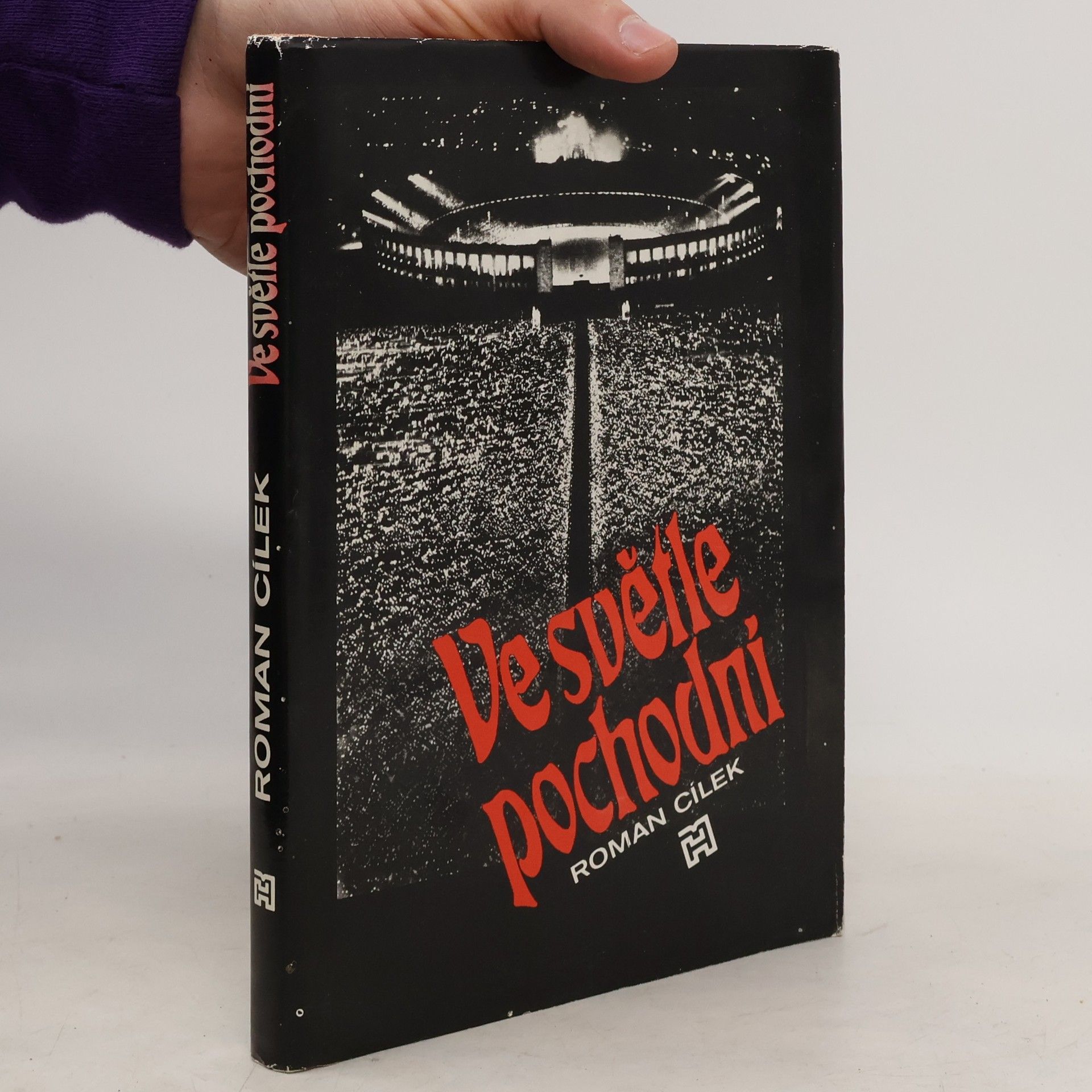 Roman Cílek Ve světle pochodní