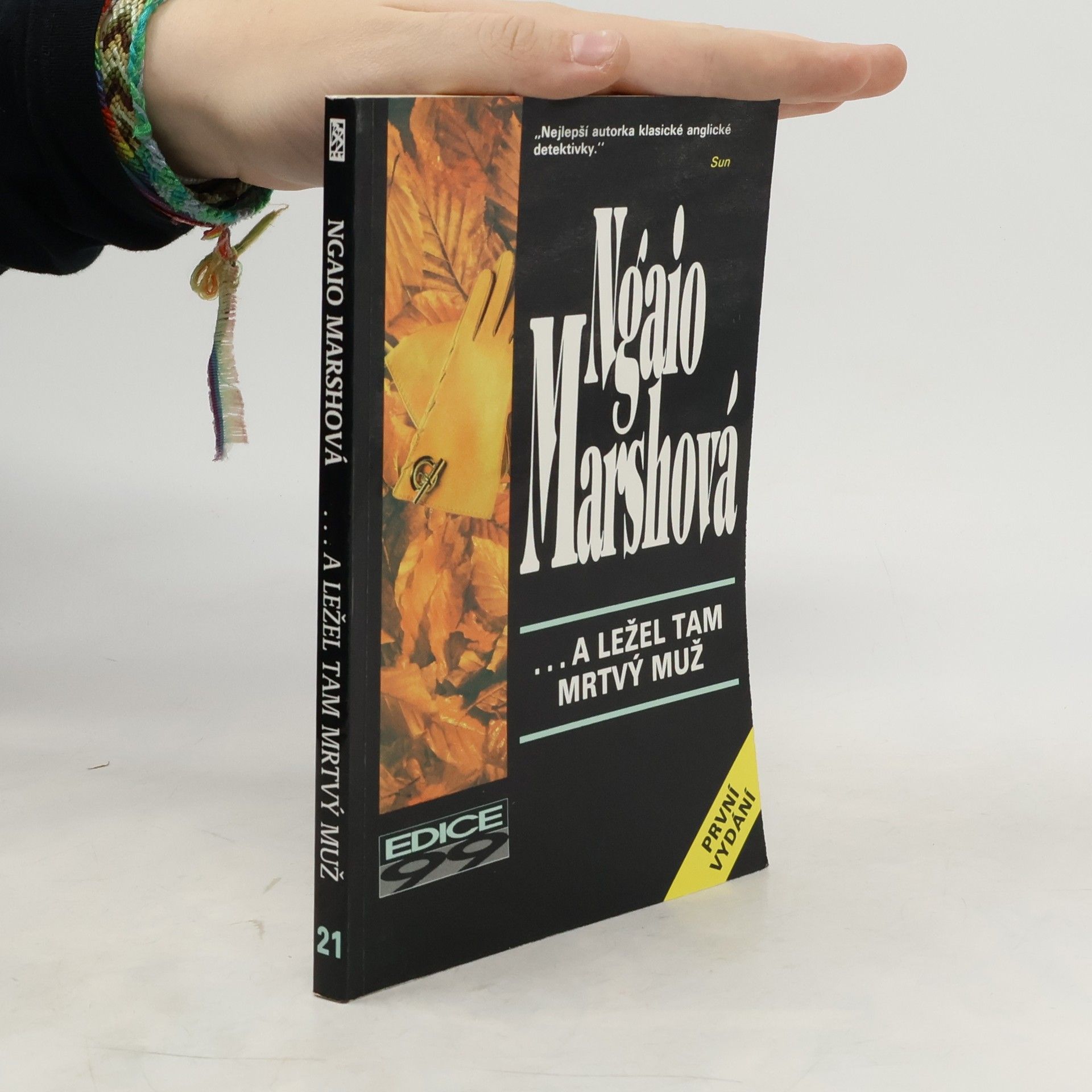 ...a ležel tam mrtvý muž