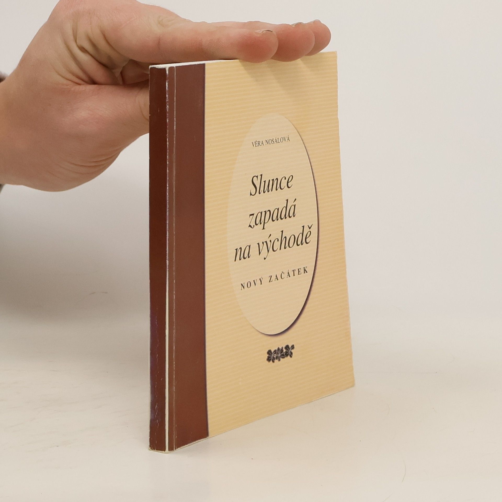 Věra Nosálová Slunce zapadá na východě