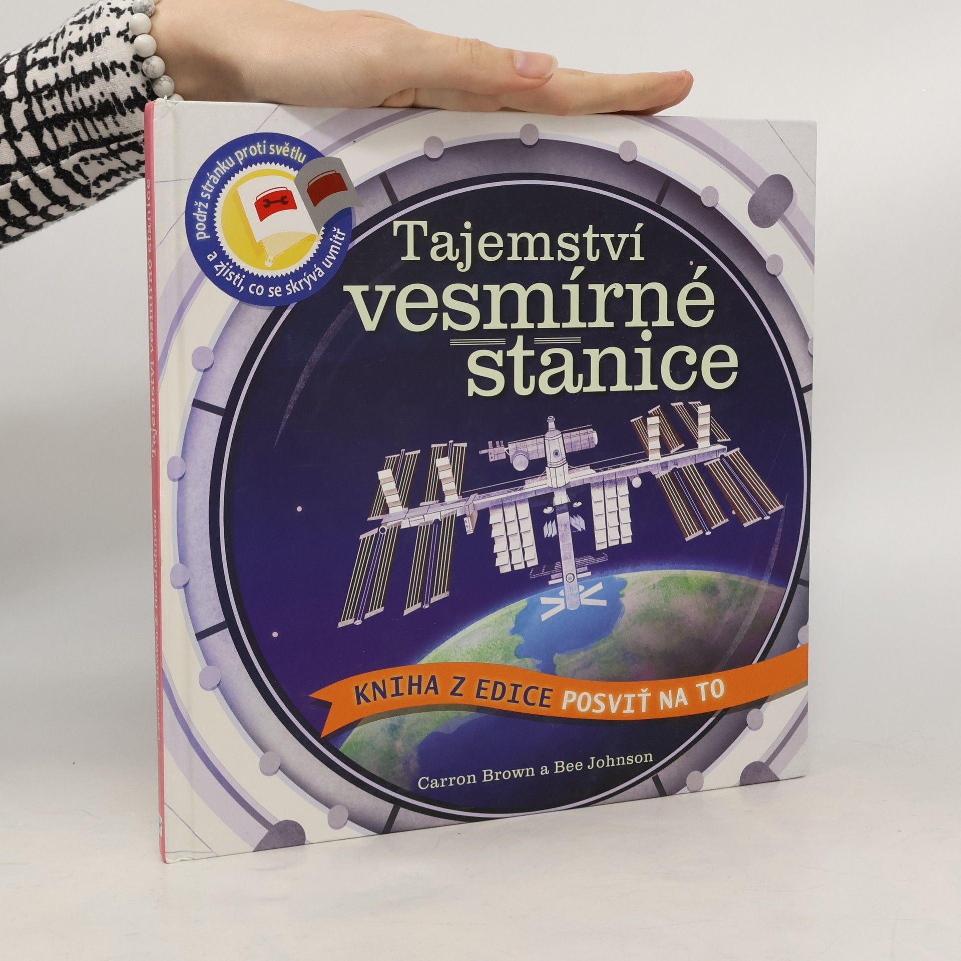 Carron Brown Tajemství vesmírné stanice