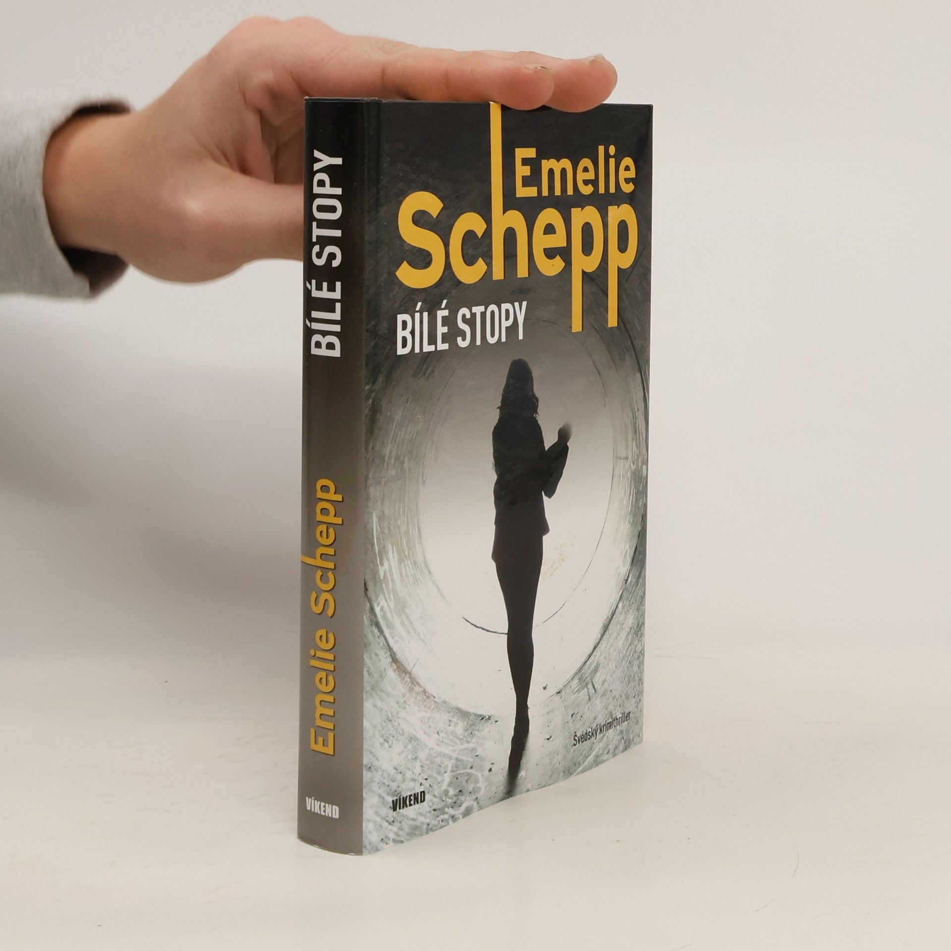 Emelie Schepp Bílé stopy